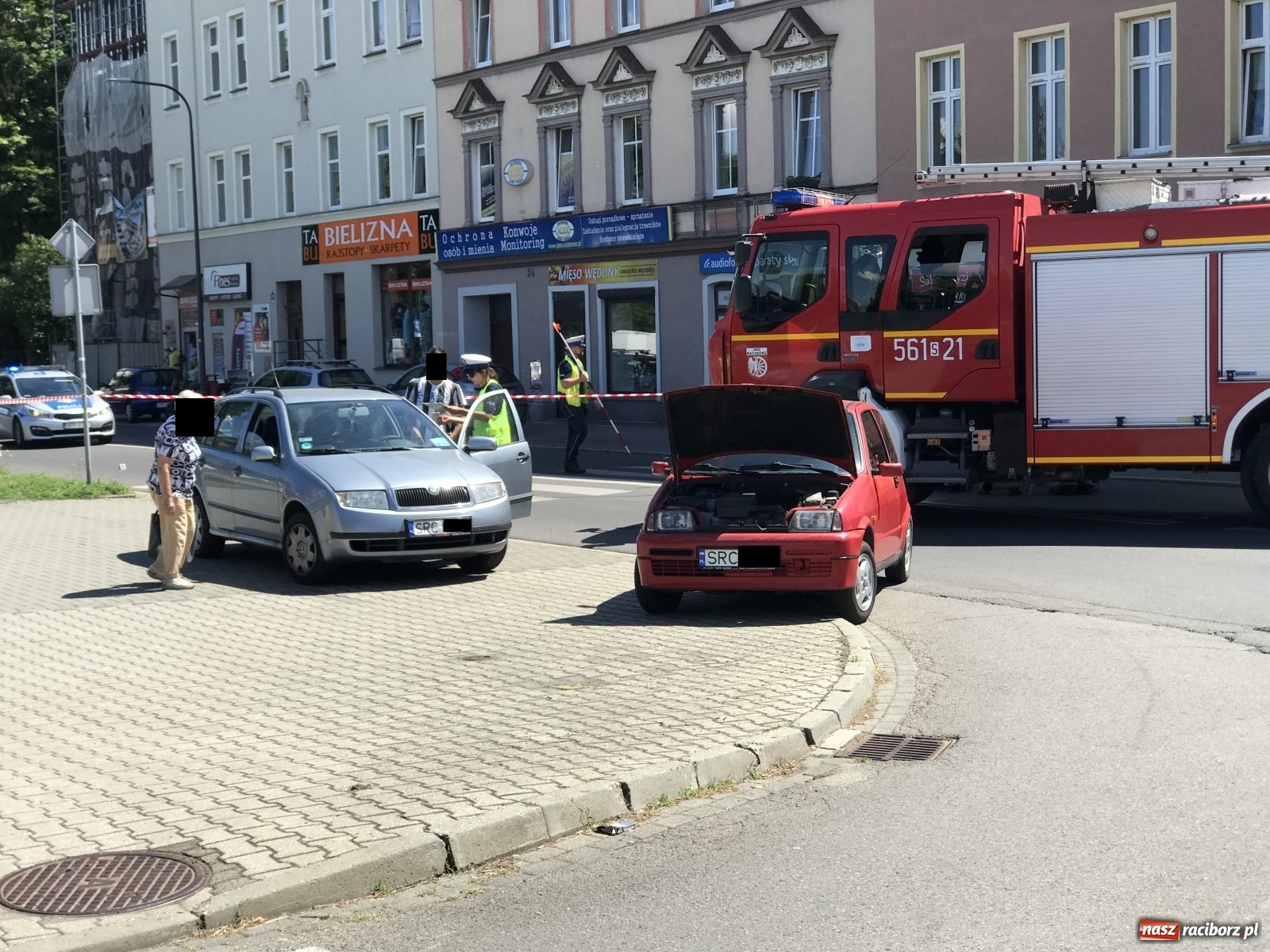 Zdjęcie w galerii na portalu naszraciborz.pl: Zderzenie na Opawskiej. 9-letnie dziecko w szpitalu wiadomości z regionu