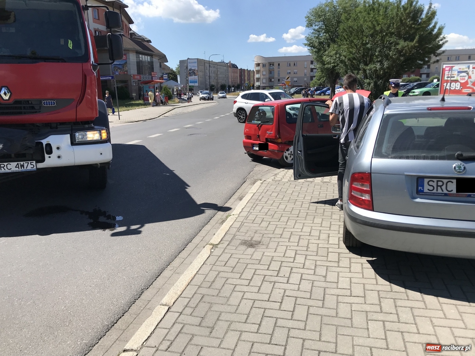 Zdjęcie w galerii na portalu naszraciborz.pl: Zderzenie na Opawskiej. 9-letnie dziecko w szpitalu wiadomości z regionu