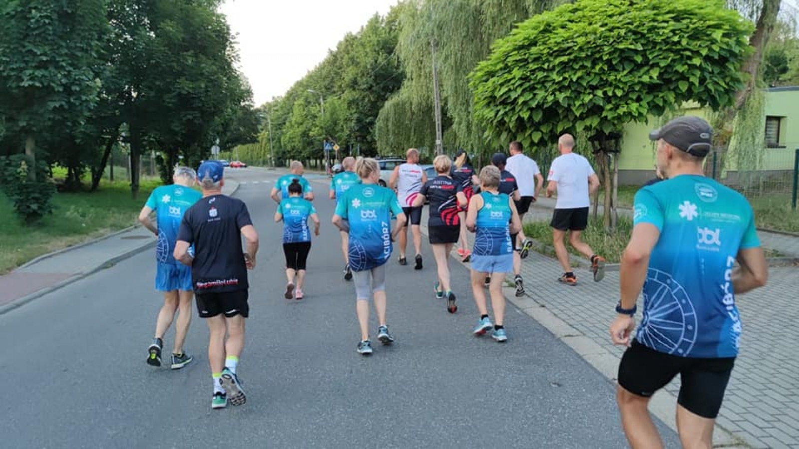 Zdjęcie w galerii na portalu naszraciborz.pl: Charytatywni biegacze gościli w Raciborzu wiadomości z regionu