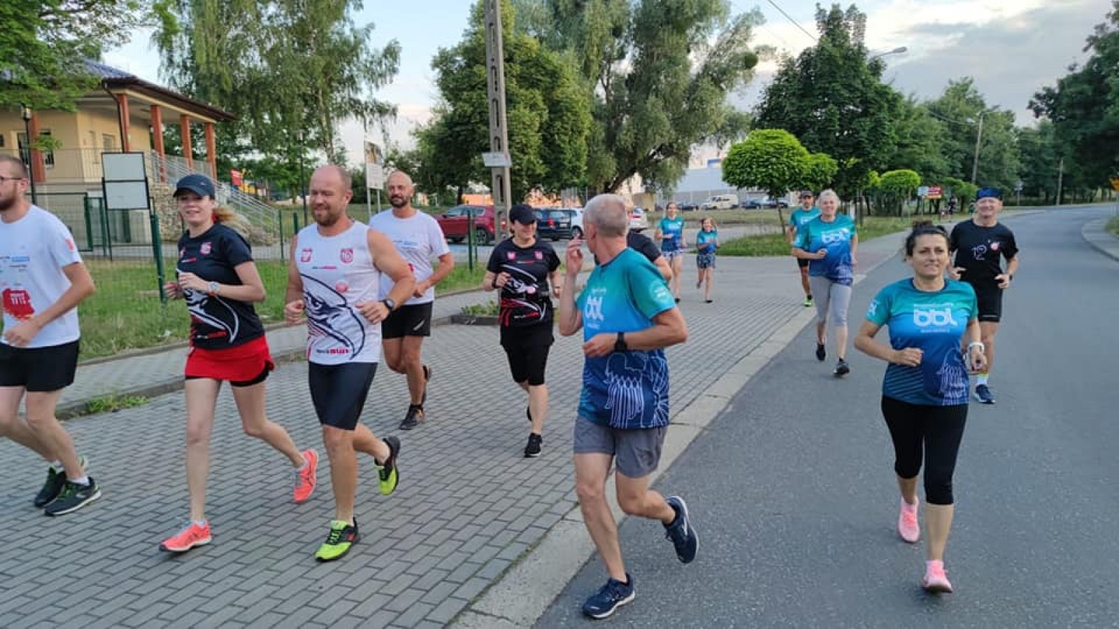 Zdjęcie w galerii na portalu naszraciborz.pl: Charytatywni biegacze gościli w Raciborzu wiadomości z regionu