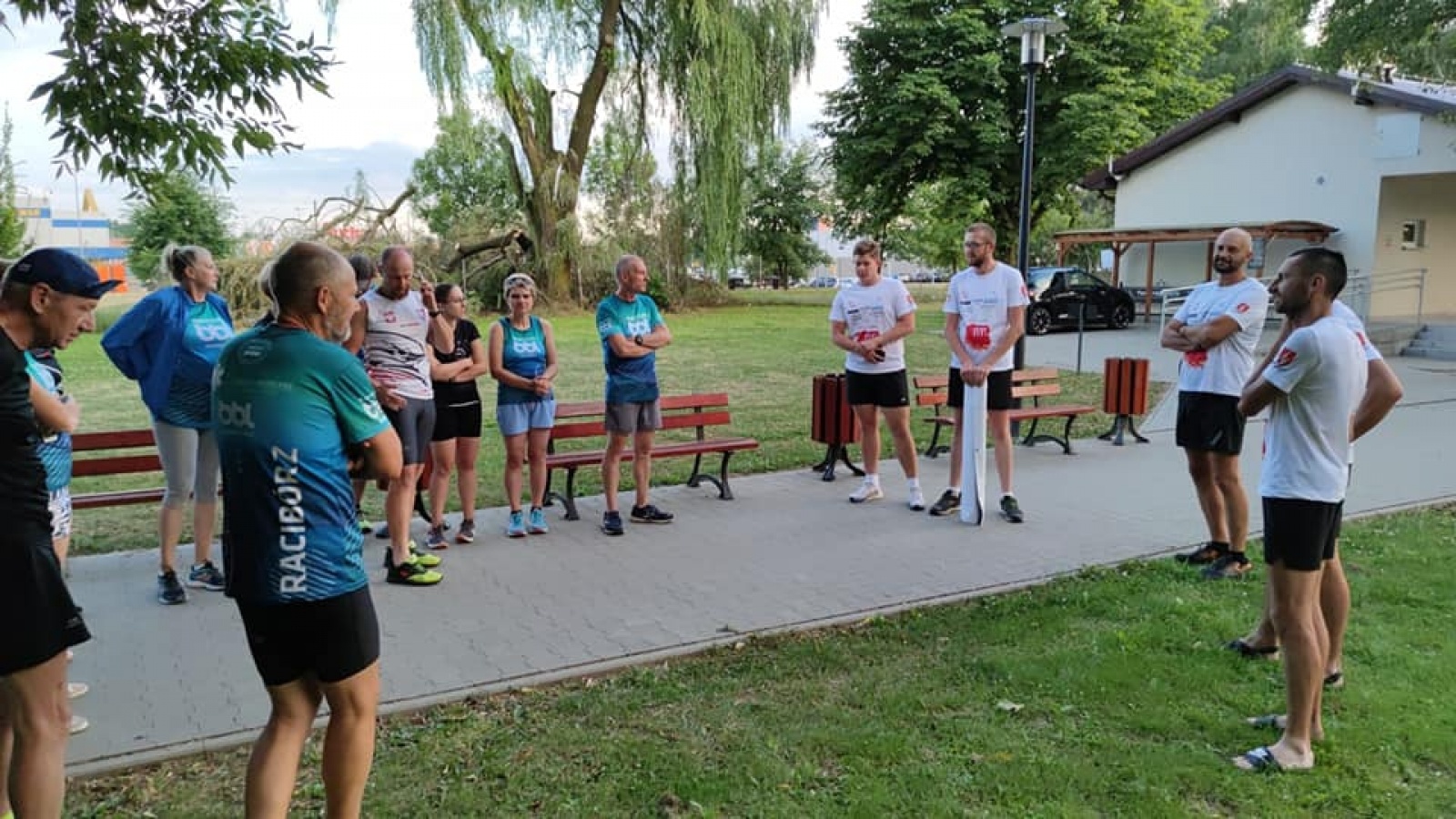 Zdjęcie w galerii na portalu naszraciborz.pl: Charytatywni biegacze gościli w Raciborzu wiadomości z regionu