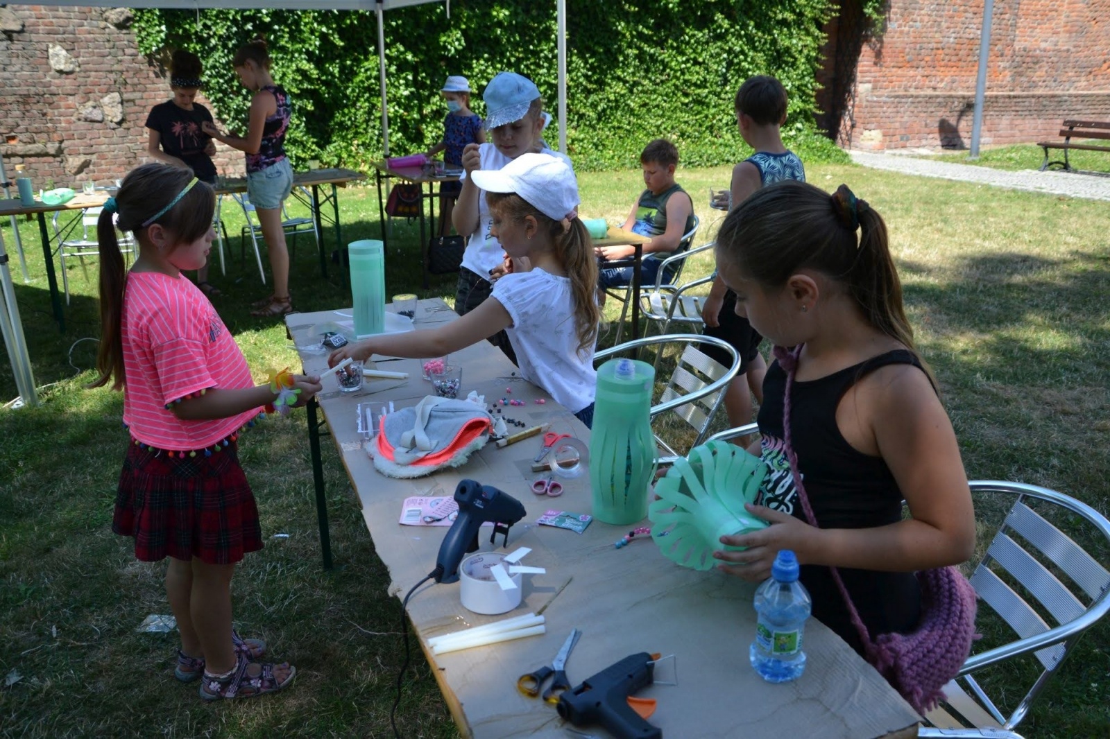 Zdjęcie w galerii na portalu naszraciborz.pl: W kraju kwitnącej wiśni. Na zamku robili lampiony wiadomości z regionu