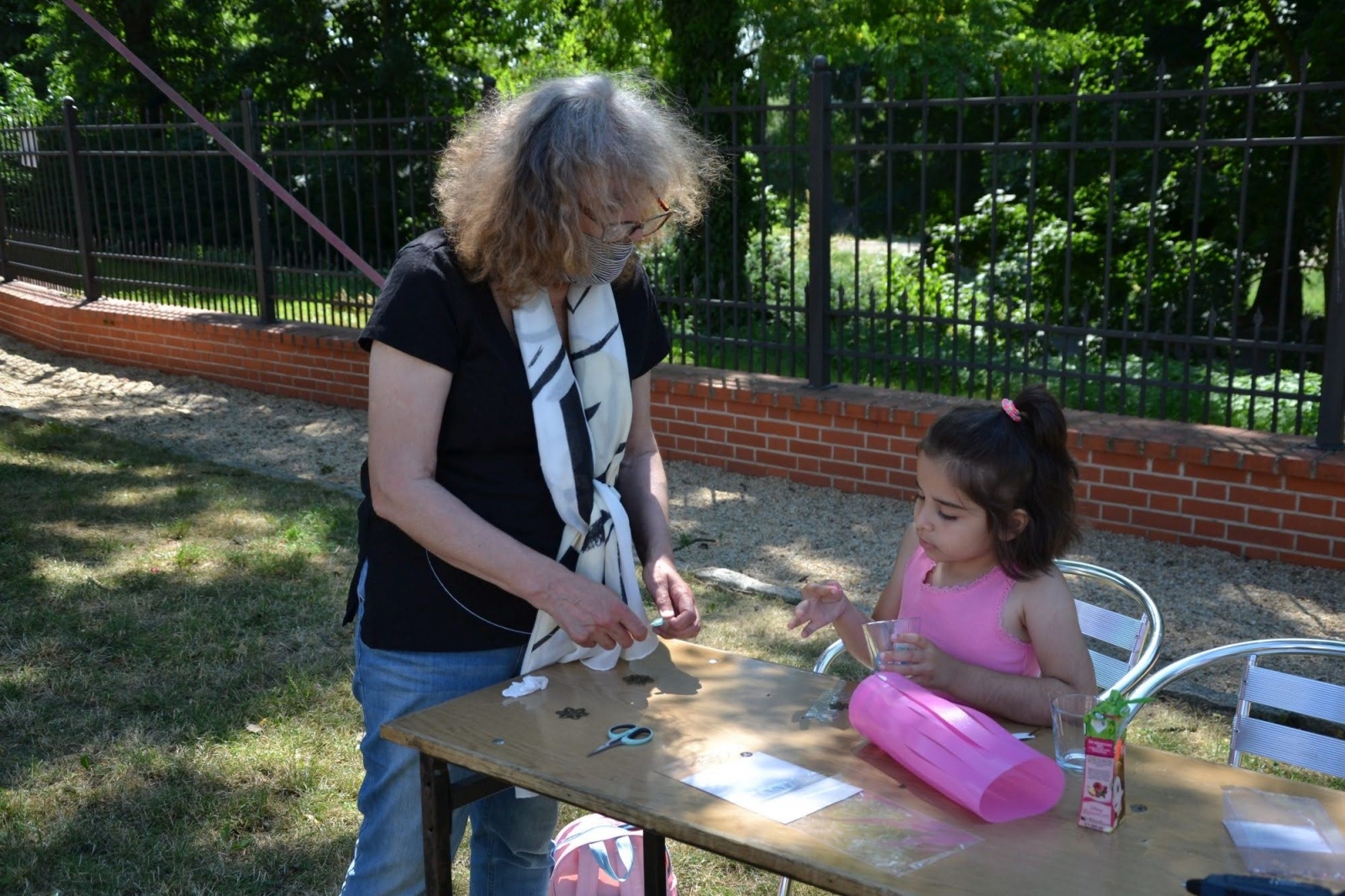 Zdjęcie w galerii na portalu naszraciborz.pl: W kraju kwitnącej wiśni. Na zamku robili lampiony wiadomości z regionu