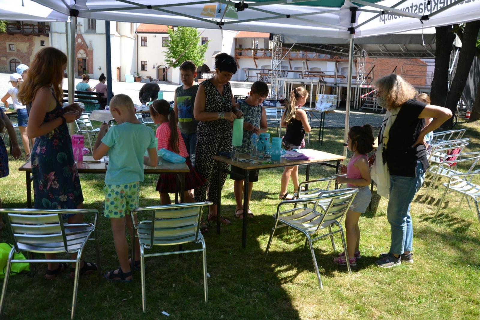 Zdjęcie w galerii na portalu naszraciborz.pl: W kraju kwitnącej wiśni. Na zamku robili lampiony wiadomości z regionu