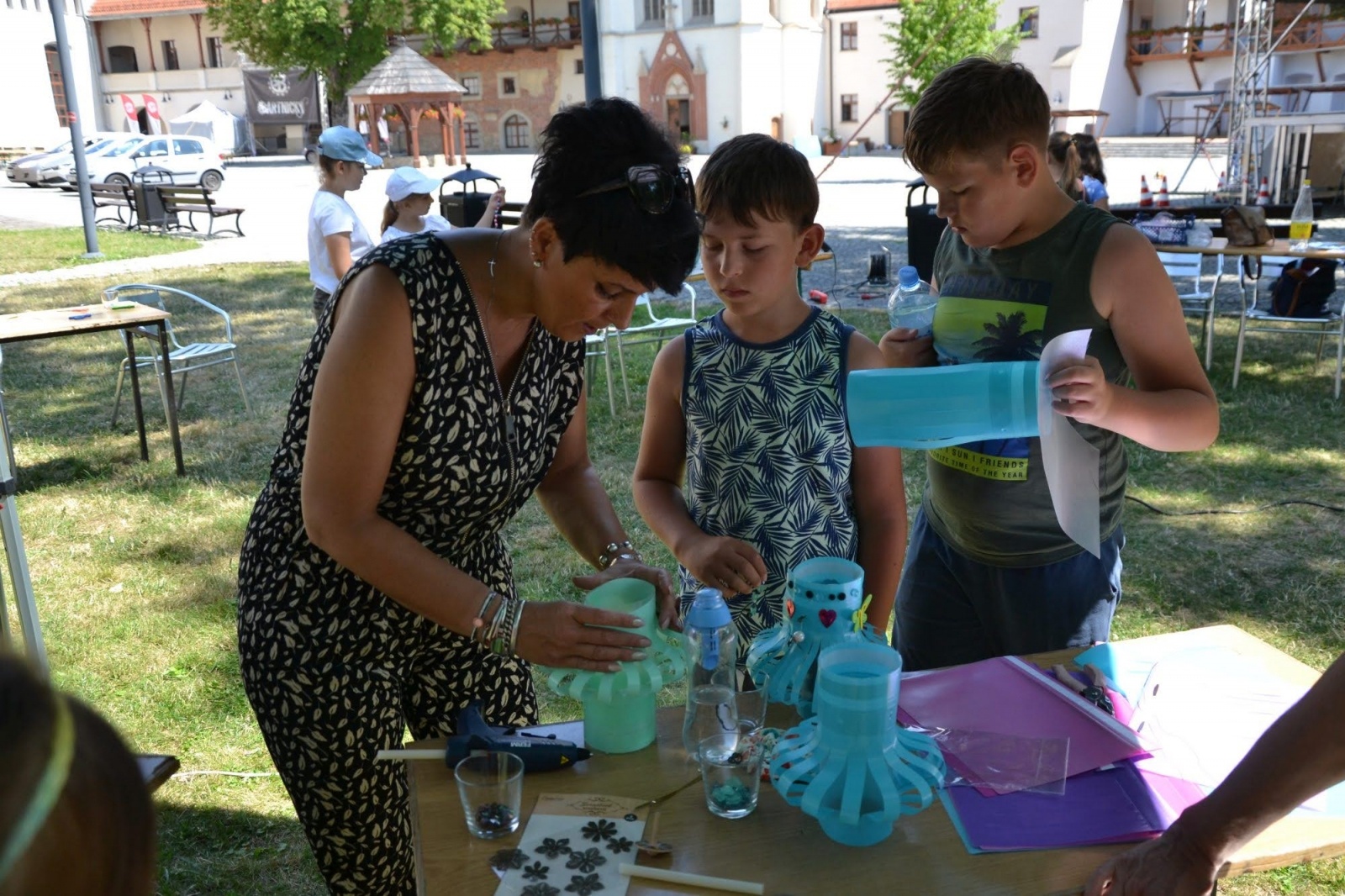 Zdjęcie w galerii na portalu naszraciborz.pl: W kraju kwitnącej wiśni. Na zamku robili lampiony wiadomości z regionu