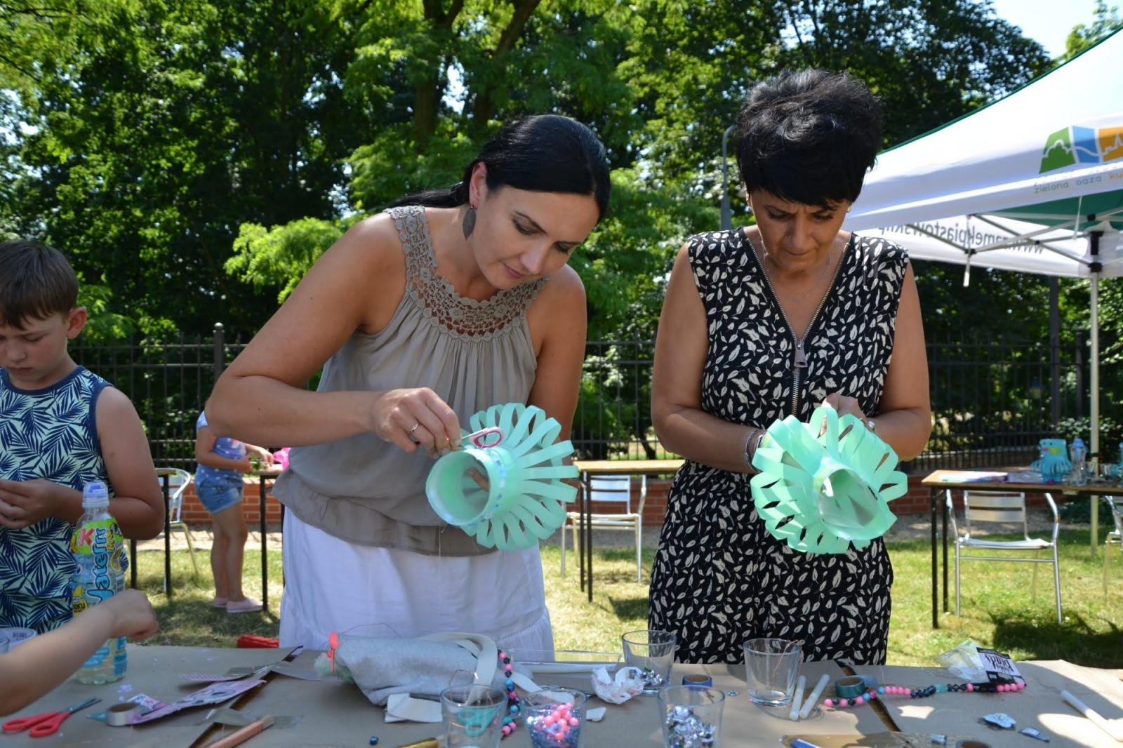 Zdjęcie w galerii na portalu naszraciborz.pl: W kraju kwitnącej wiśni. Na zamku robili lampiony wiadomości z regionu
