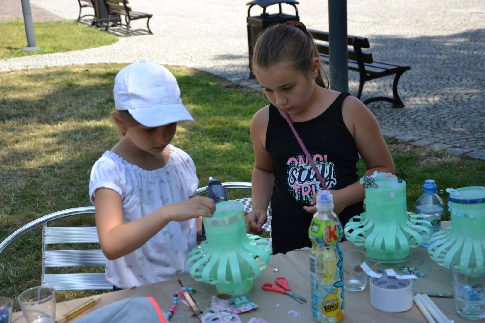 Zdjęcie w galerii na portalu naszraciborz.pl: W kraju kwitnącej wiśni. Na zamku robili lampiony wiadomości z regionu