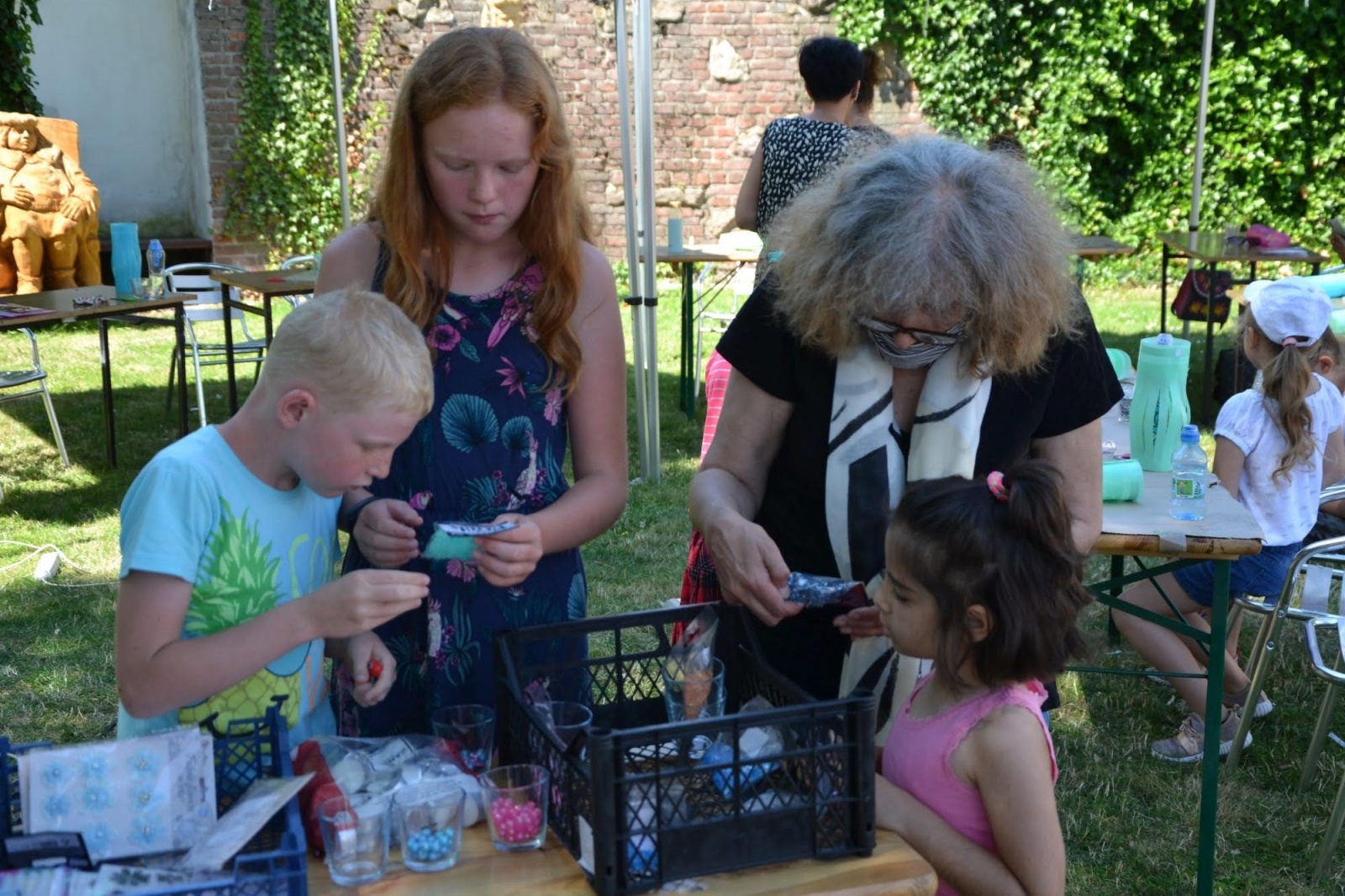 Zdjęcie w galerii na portalu naszraciborz.pl: W kraju kwitnącej wiśni. Na zamku robili lampiony wiadomości z regionu