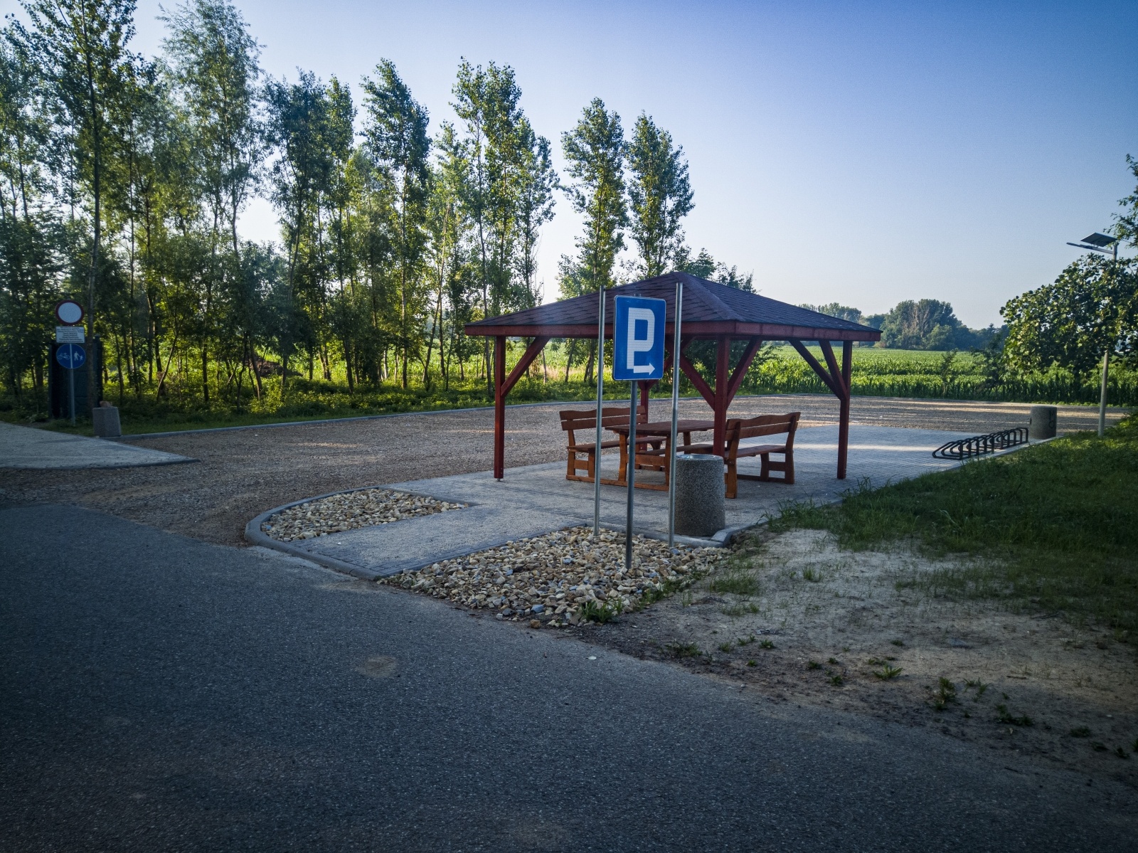 Zdjęcie w galerii na portalu naszraciborz.pl: Z widokiem na turystykę. Doposażono teren wokół wieży w Chałupkach wiadomości z regionu