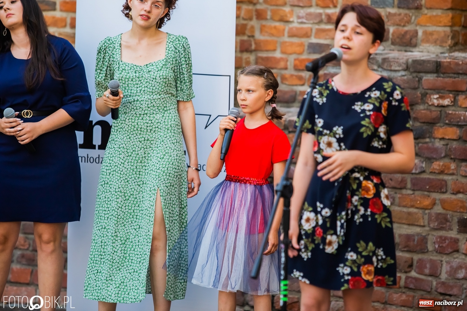 Zdjęcie w galerii na portalu naszraciborz.pl: Śpiew nocy letniej na Zamku Piastowskim wiadomości z regionu