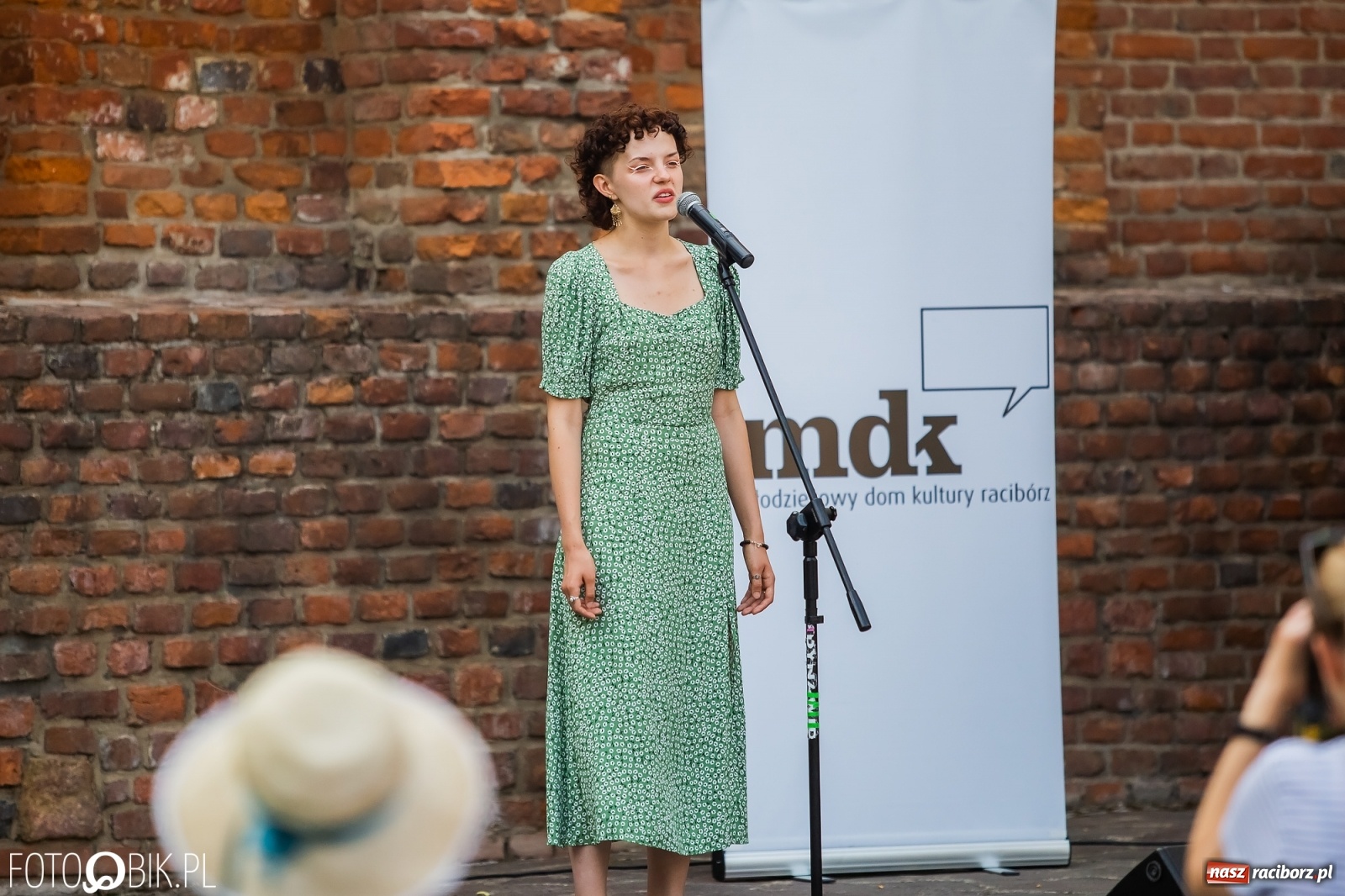 Zdjęcie w galerii na portalu naszraciborz.pl: Śpiew nocy letniej na Zamku Piastowskim wiadomości z regionu