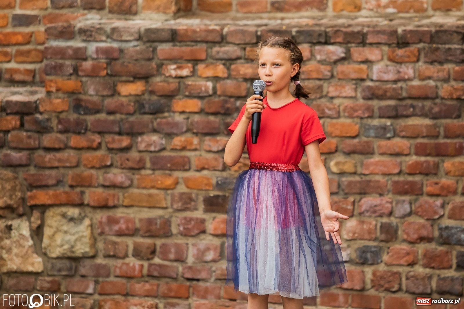 Zdjęcie w galerii na portalu naszraciborz.pl: Śpiew nocy letniej na Zamku Piastowskim wiadomości z regionu