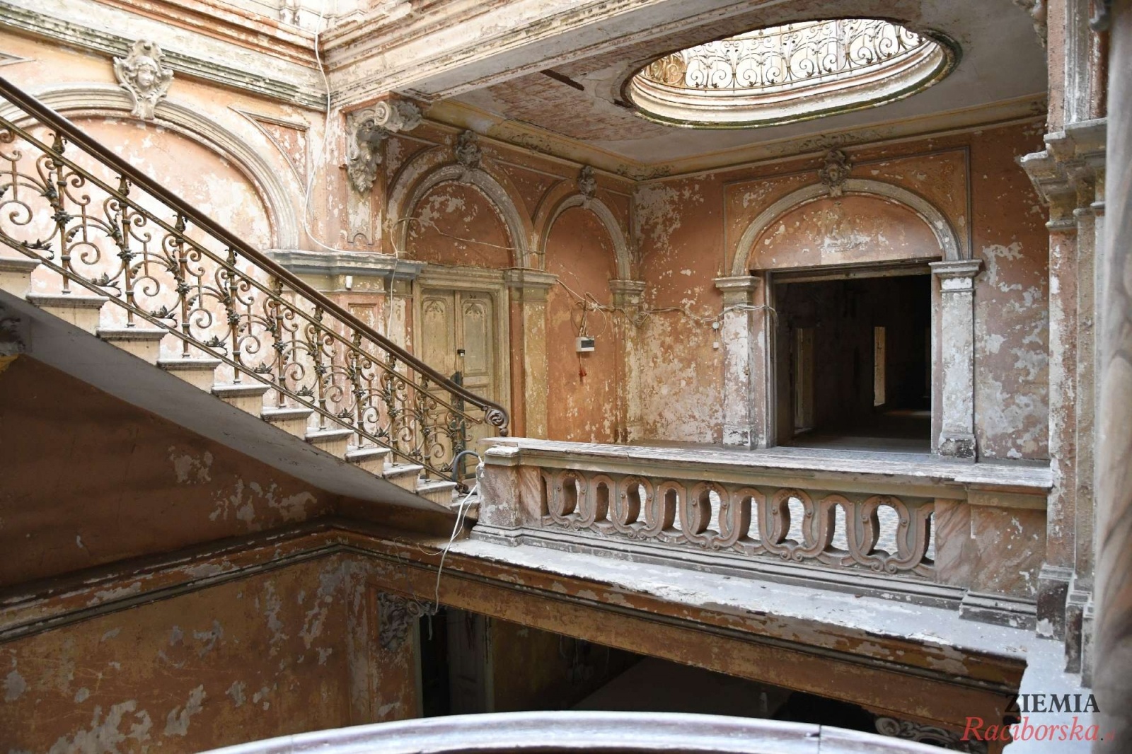 Zdjęcie w galerii na portalu naszraciborz.pl: Pałac w Krowiarkach wciąż skrywa wiele tajemnic [FOTO i WIDEO] wiadomości z regionu