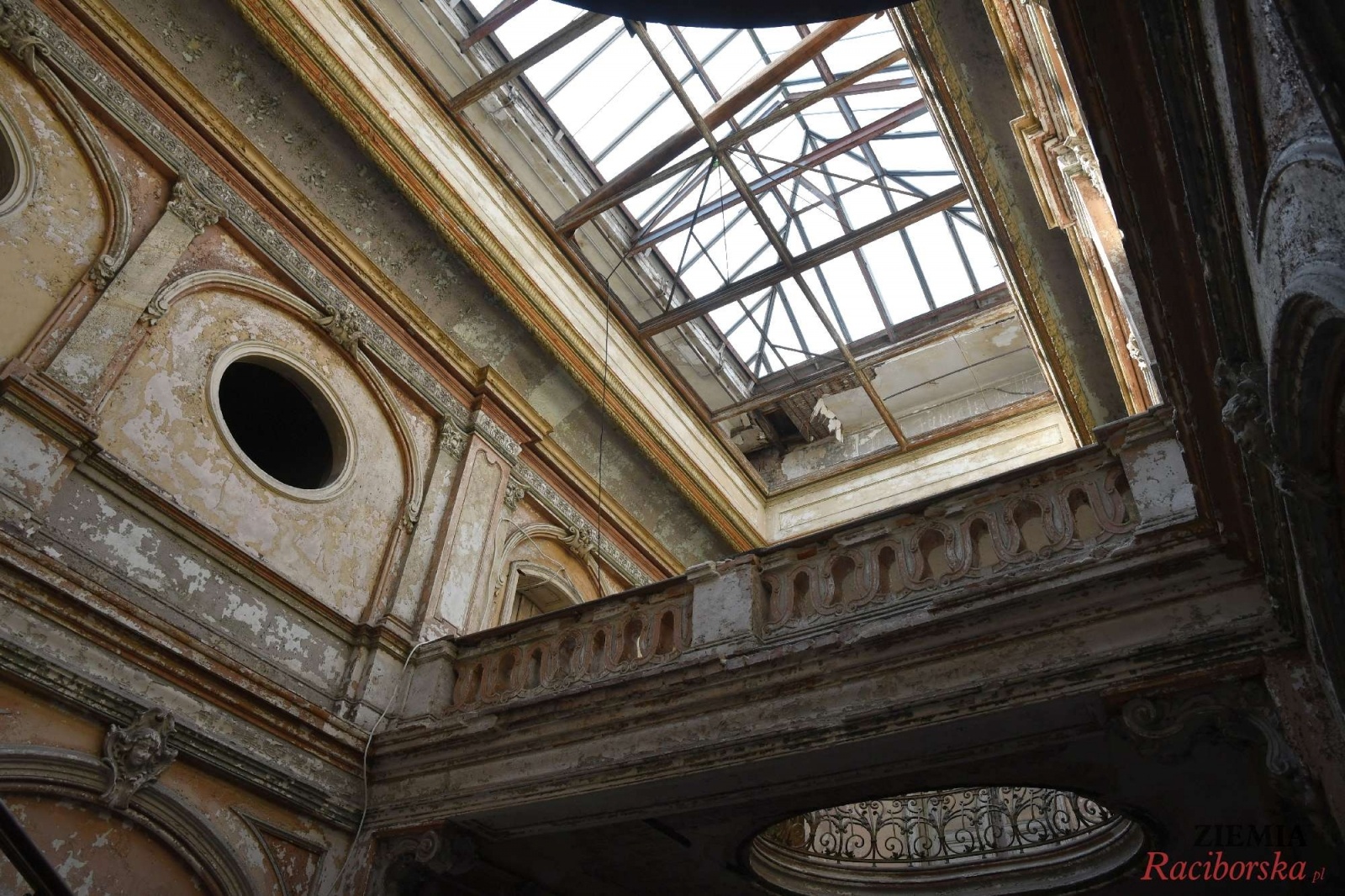 Zdjęcie w galerii na portalu naszraciborz.pl: Pałac w Krowiarkach wciąż skrywa wiele tajemnic [FOTO i WIDEO] wiadomości z regionu