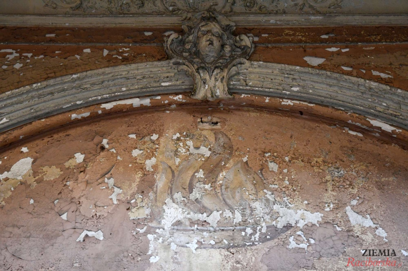 Zdjęcie w galerii na portalu naszraciborz.pl: Pałac w Krowiarkach wciąż skrywa wiele tajemnic [FOTO i WIDEO] wiadomości z regionu