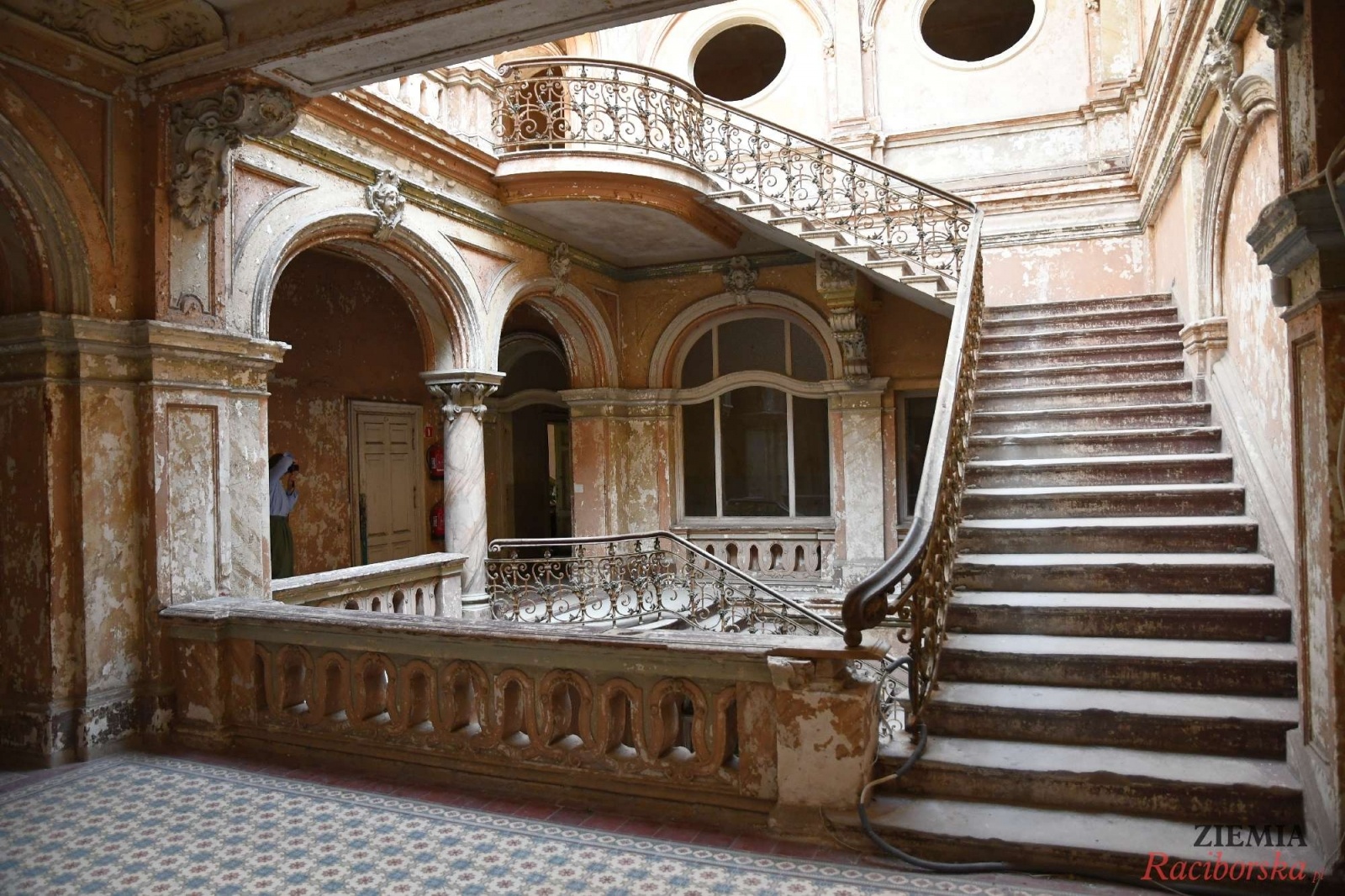 Zdjęcie w galerii na portalu naszraciborz.pl: Pałac w Krowiarkach wciąż skrywa wiele tajemnic [FOTO i WIDEO] wiadomości z regionu