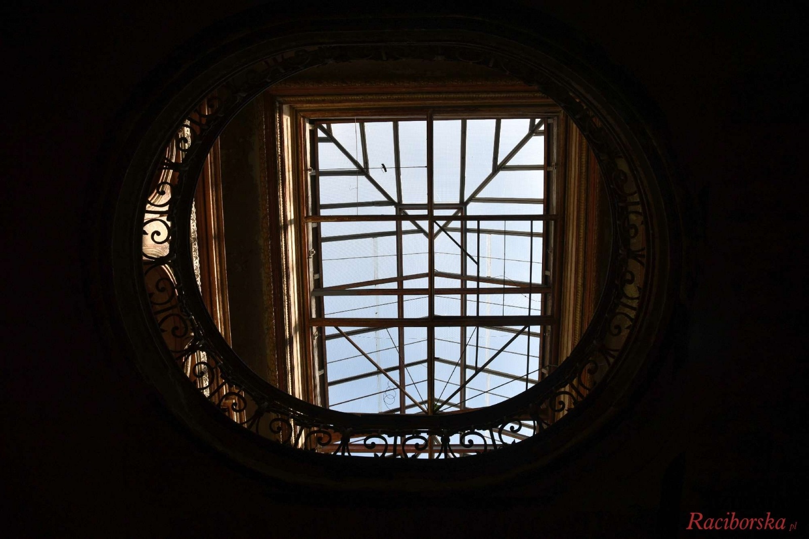 Zdjęcie w galerii na portalu naszraciborz.pl: Pałac w Krowiarkach wciąż skrywa wiele tajemnic [FOTO i WIDEO] wiadomości z regionu