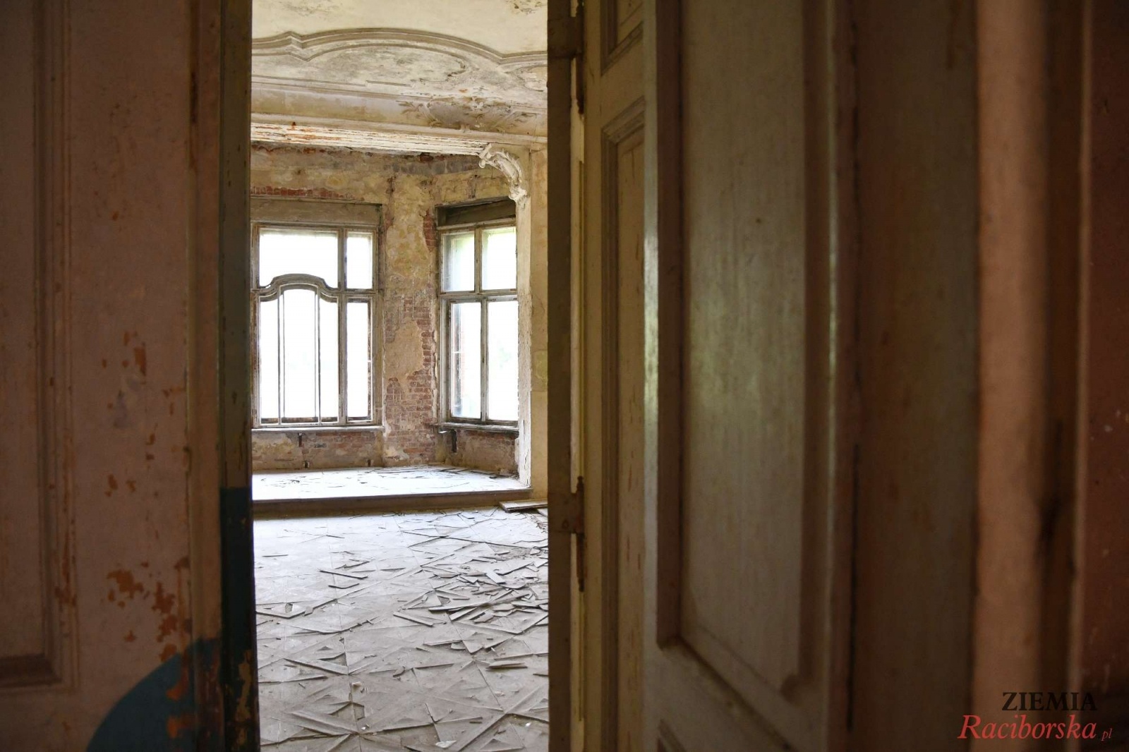 Zdjęcie w galerii na portalu naszraciborz.pl: Pałac w Krowiarkach wciąż skrywa wiele tajemnic [FOTO i WIDEO] wiadomości z regionu