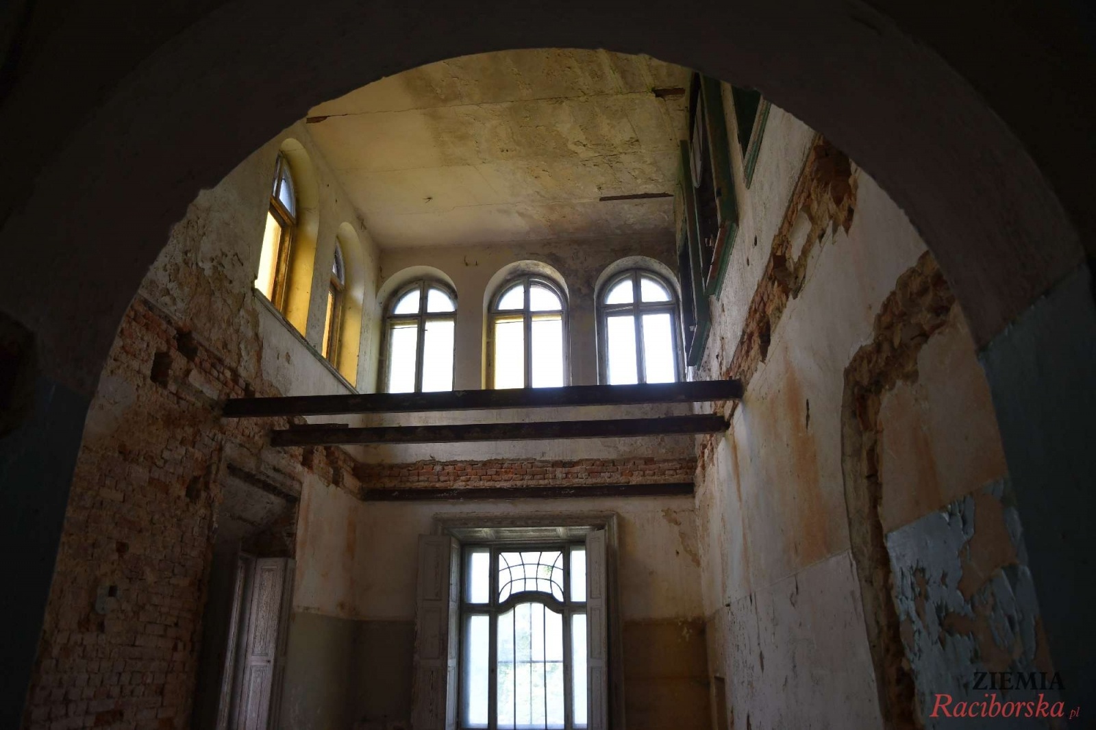 Zdjęcie w galerii na portalu naszraciborz.pl: Pałac w Krowiarkach wciąż skrywa wiele tajemnic [FOTO i WIDEO] wiadomości z regionu