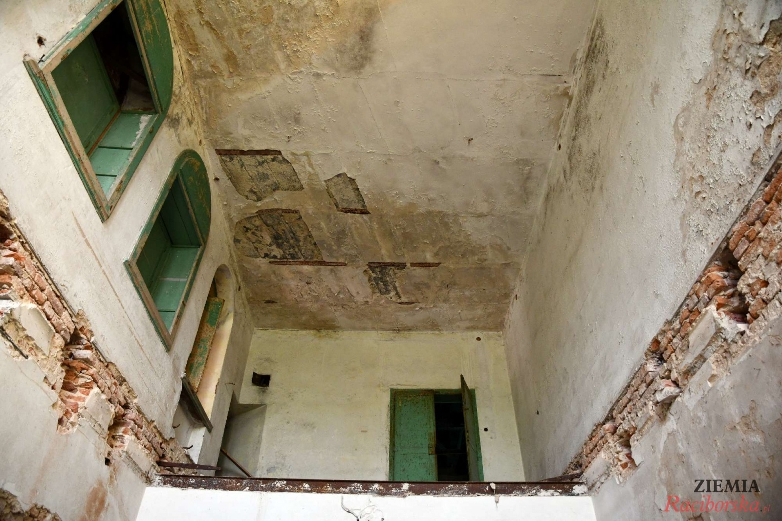 Zdjęcie w galerii na portalu naszraciborz.pl: Pałac w Krowiarkach wciąż skrywa wiele tajemnic [FOTO i WIDEO] wiadomości z regionu