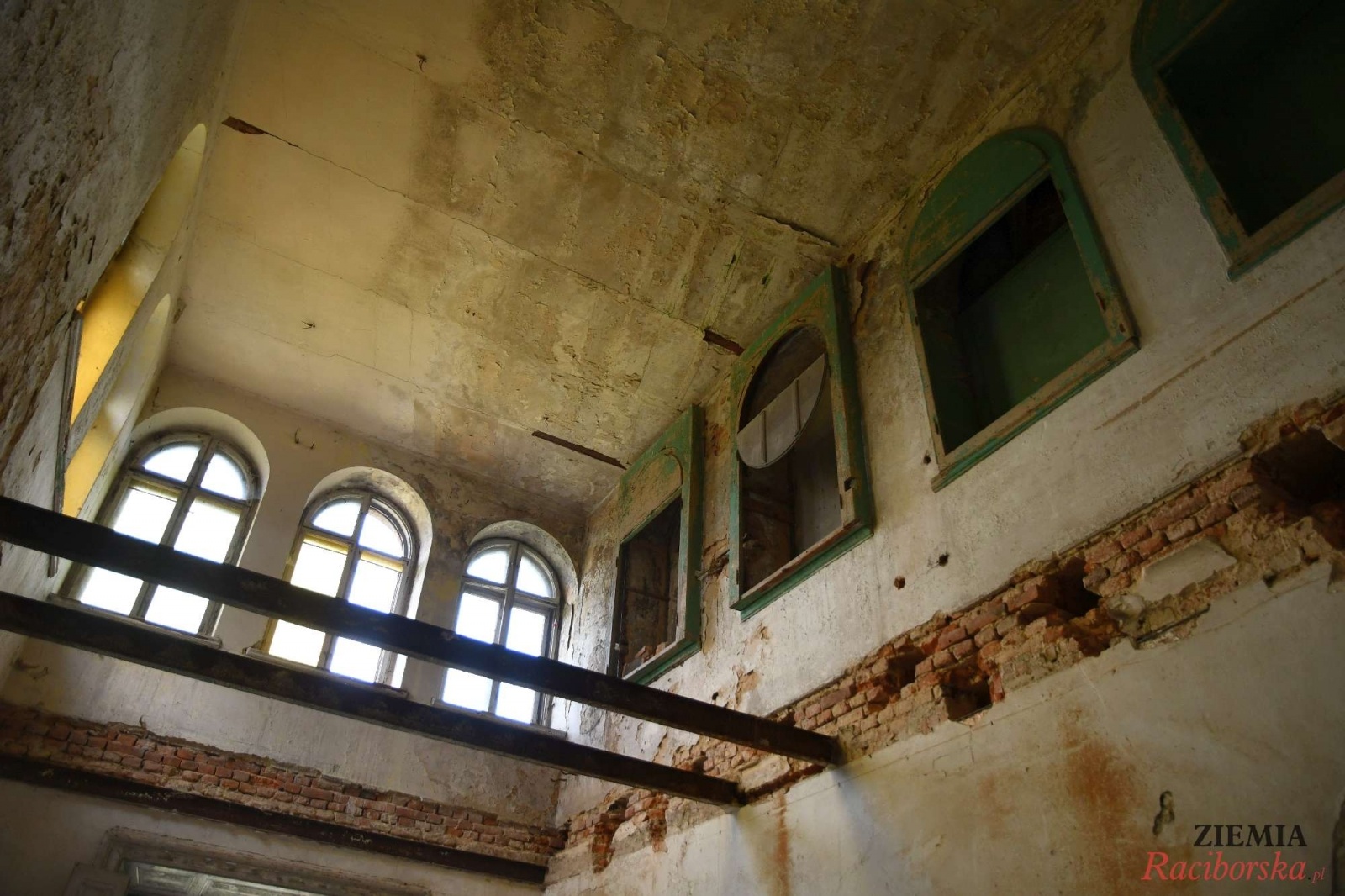 Zdjęcie w galerii na portalu naszraciborz.pl: Pałac w Krowiarkach wciąż skrywa wiele tajemnic [FOTO i WIDEO] wiadomości z regionu