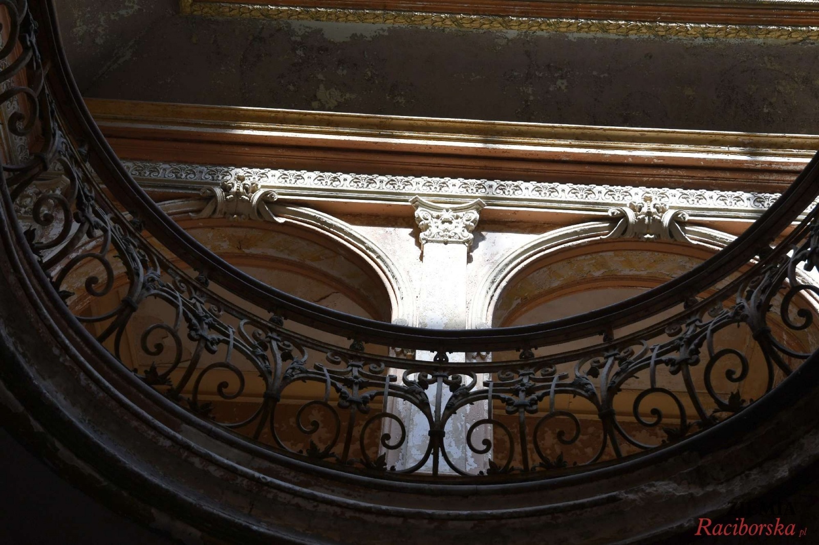 Zdjęcie w galerii na portalu naszraciborz.pl: Pałac w Krowiarkach wciąż skrywa wiele tajemnic [FOTO i WIDEO] wiadomości z regionu