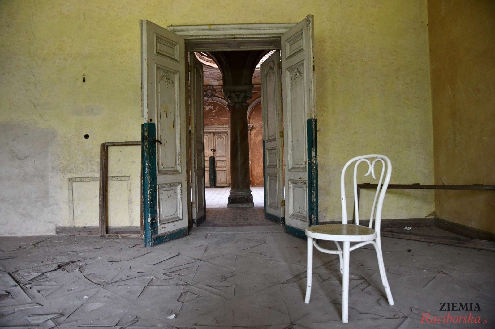 Zdjęcie w galerii na portalu naszraciborz.pl: Pałac w Krowiarkach wciąż skrywa wiele tajemnic [FOTO i WIDEO] wiadomości z regionu