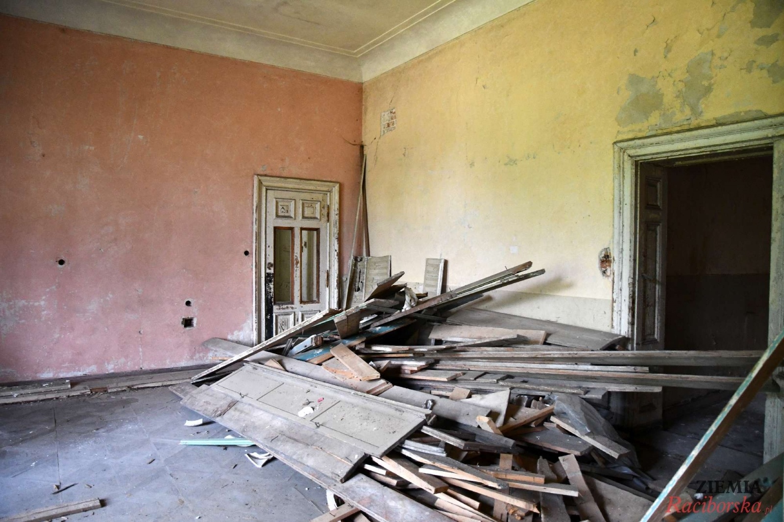 Zdjęcie w galerii na portalu naszraciborz.pl: Pałac w Krowiarkach wciąż skrywa wiele tajemnic [FOTO i WIDEO] wiadomości z regionu