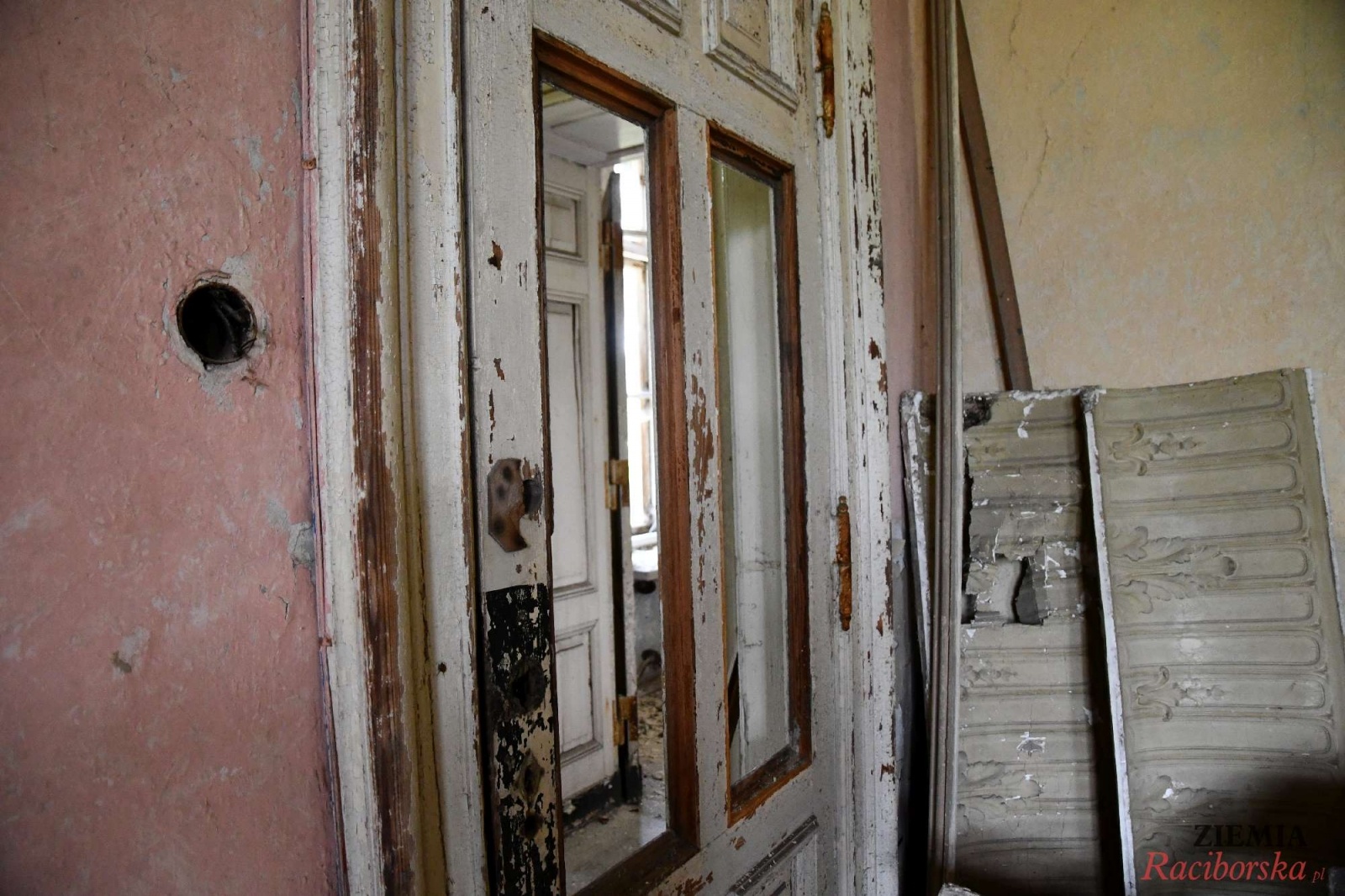 Zdjęcie w galerii na portalu naszraciborz.pl: Pałac w Krowiarkach wciąż skrywa wiele tajemnic [FOTO i WIDEO] wiadomości z regionu