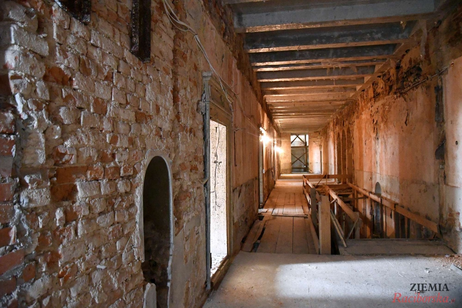 Zdjęcie w galerii na portalu naszraciborz.pl: Pałac w Krowiarkach wciąż skrywa wiele tajemnic [FOTO i WIDEO] wiadomości z regionu