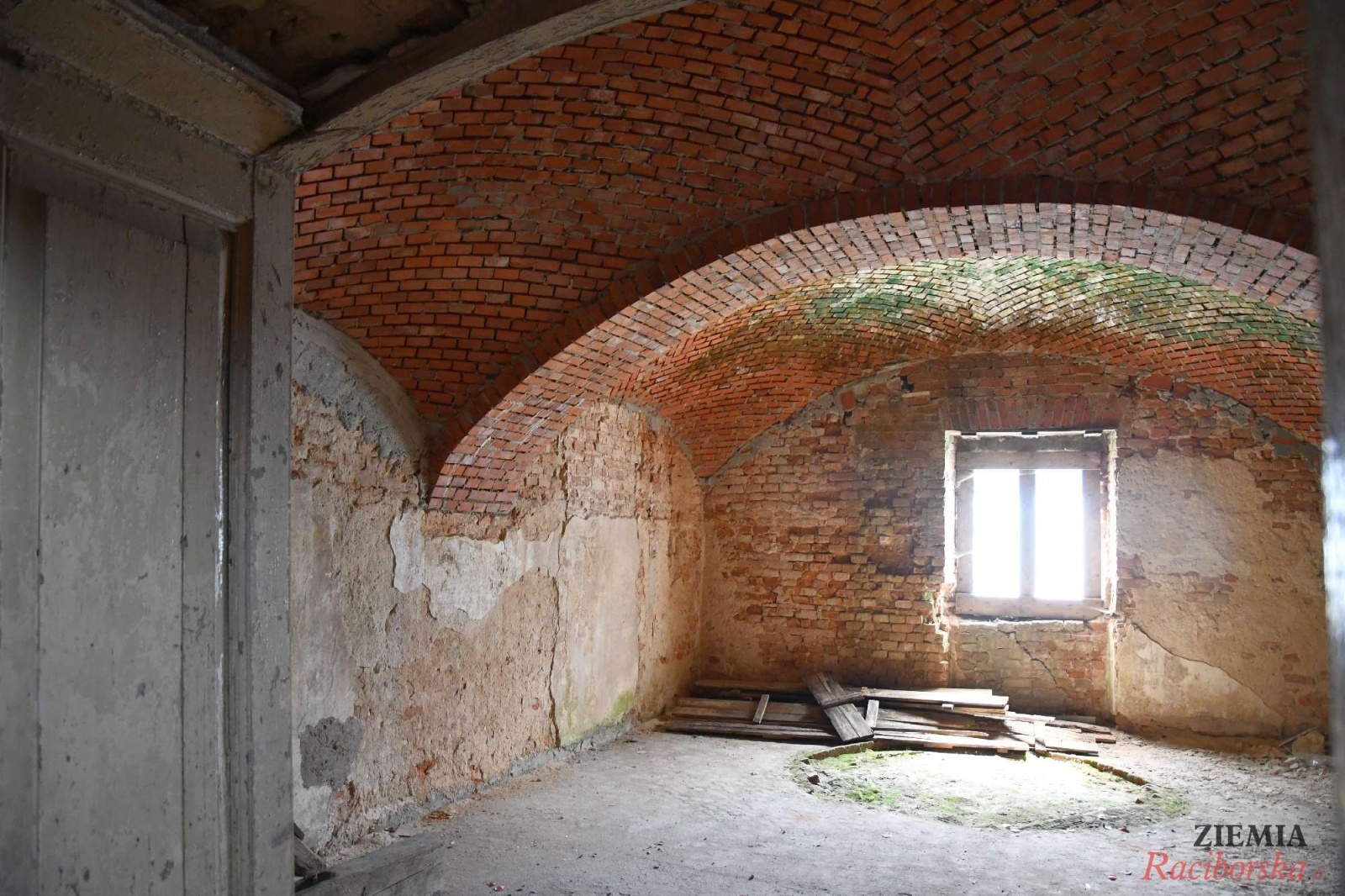 Zdjęcie w galerii na portalu naszraciborz.pl: Pałac w Krowiarkach wciąż skrywa wiele tajemnic [FOTO i WIDEO] wiadomości z regionu