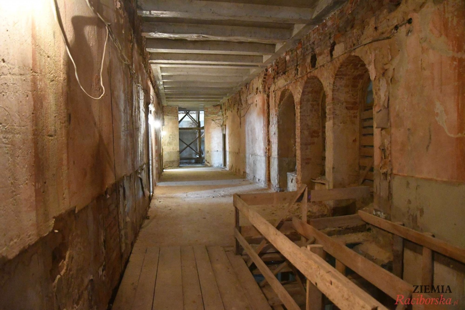 Zdjęcie w galerii na portalu naszraciborz.pl: Pałac w Krowiarkach wciąż skrywa wiele tajemnic [FOTO i WIDEO] wiadomości z regionu