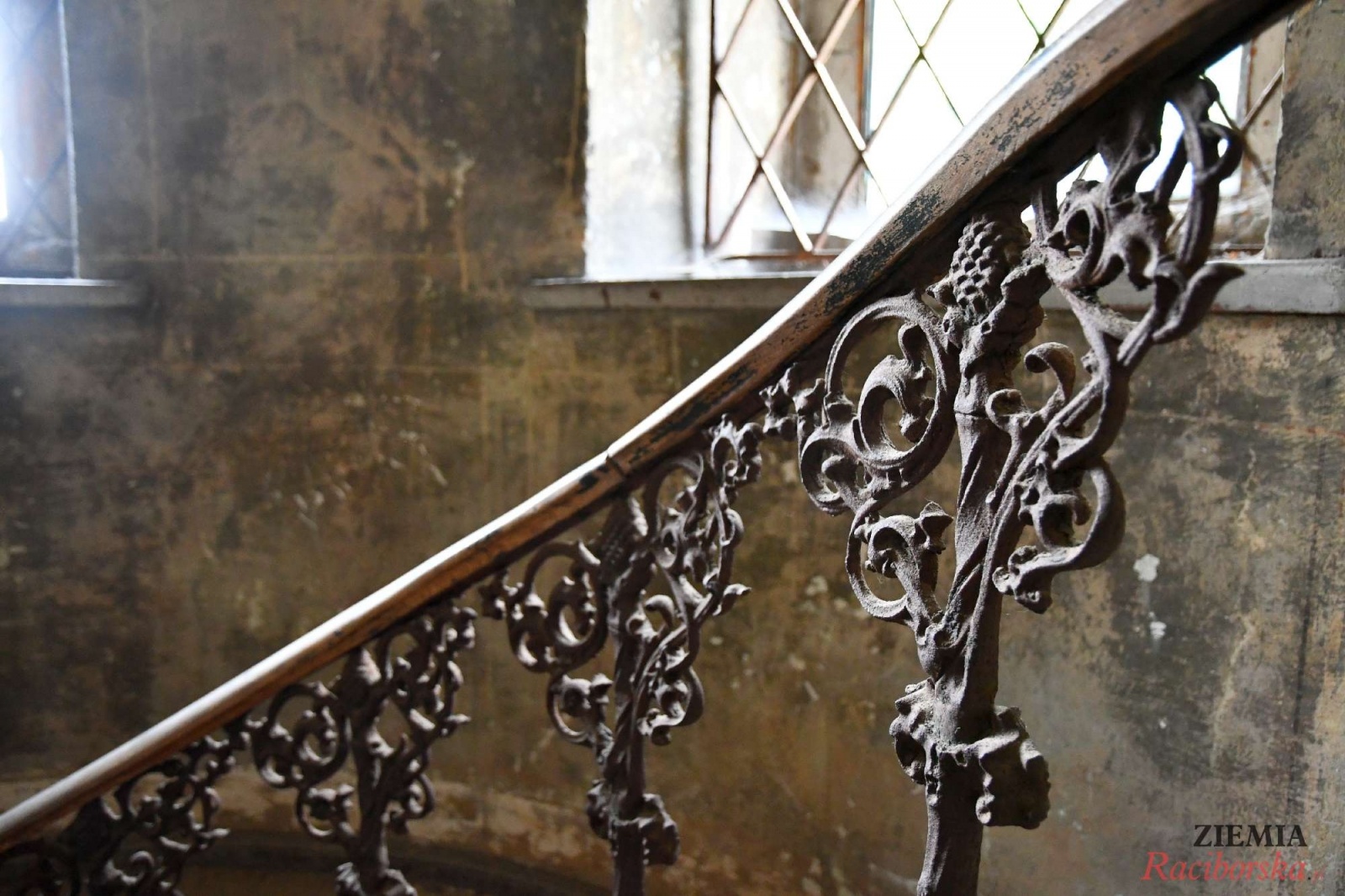 Zdjęcie w galerii na portalu naszraciborz.pl: Pałac w Krowiarkach wciąż skrywa wiele tajemnic [FOTO i WIDEO] wiadomości z regionu