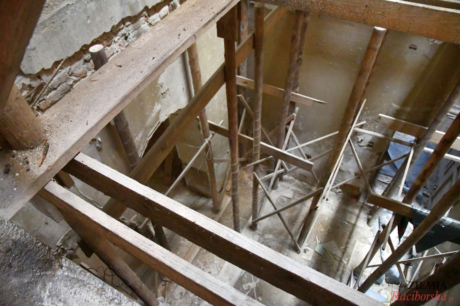 Zdjęcie w galerii na portalu naszraciborz.pl: Pałac w Krowiarkach wciąż skrywa wiele tajemnic [FOTO i WIDEO] wiadomości z regionu