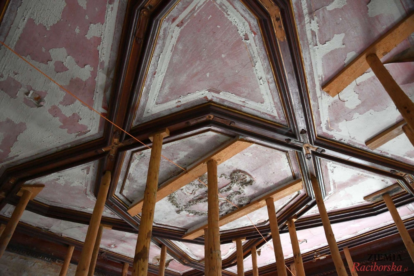 Zdjęcie w galerii na portalu naszraciborz.pl: Pałac w Krowiarkach wciąż skrywa wiele tajemnic [FOTO i WIDEO] wiadomości z regionu