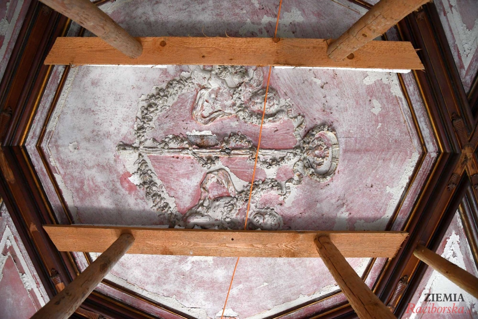 Zdjęcie w galerii na portalu naszraciborz.pl: Pałac w Krowiarkach wciąż skrywa wiele tajemnic [FOTO i WIDEO] wiadomości z regionu