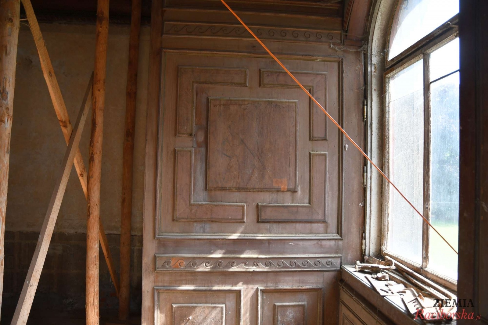 Zdjęcie w galerii na portalu naszraciborz.pl: Pałac w Krowiarkach wciąż skrywa wiele tajemnic [FOTO i WIDEO] wiadomości z regionu