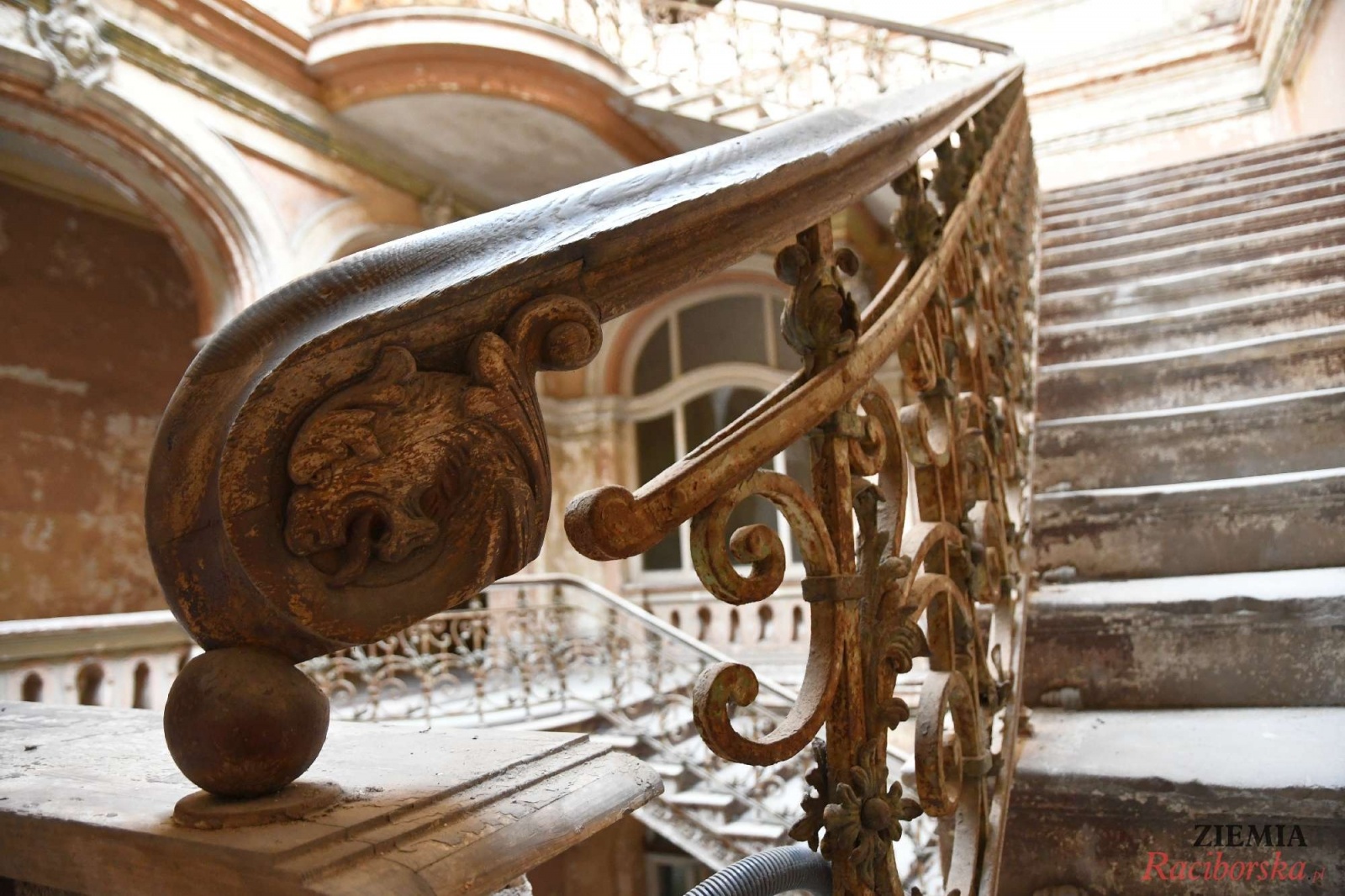 Zdjęcie w galerii na portalu naszraciborz.pl: Pałac w Krowiarkach wciąż skrywa wiele tajemnic [FOTO i WIDEO] wiadomości z regionu