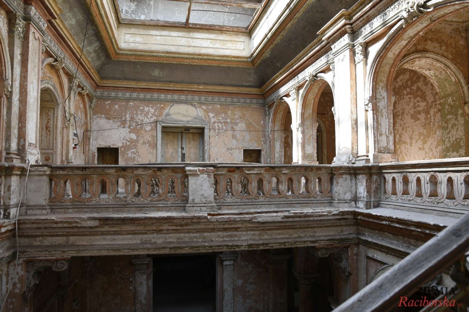 Zdjęcie w galerii na portalu naszraciborz.pl: Pałac w Krowiarkach wciąż skrywa wiele tajemnic [FOTO i WIDEO] wiadomości z regionu