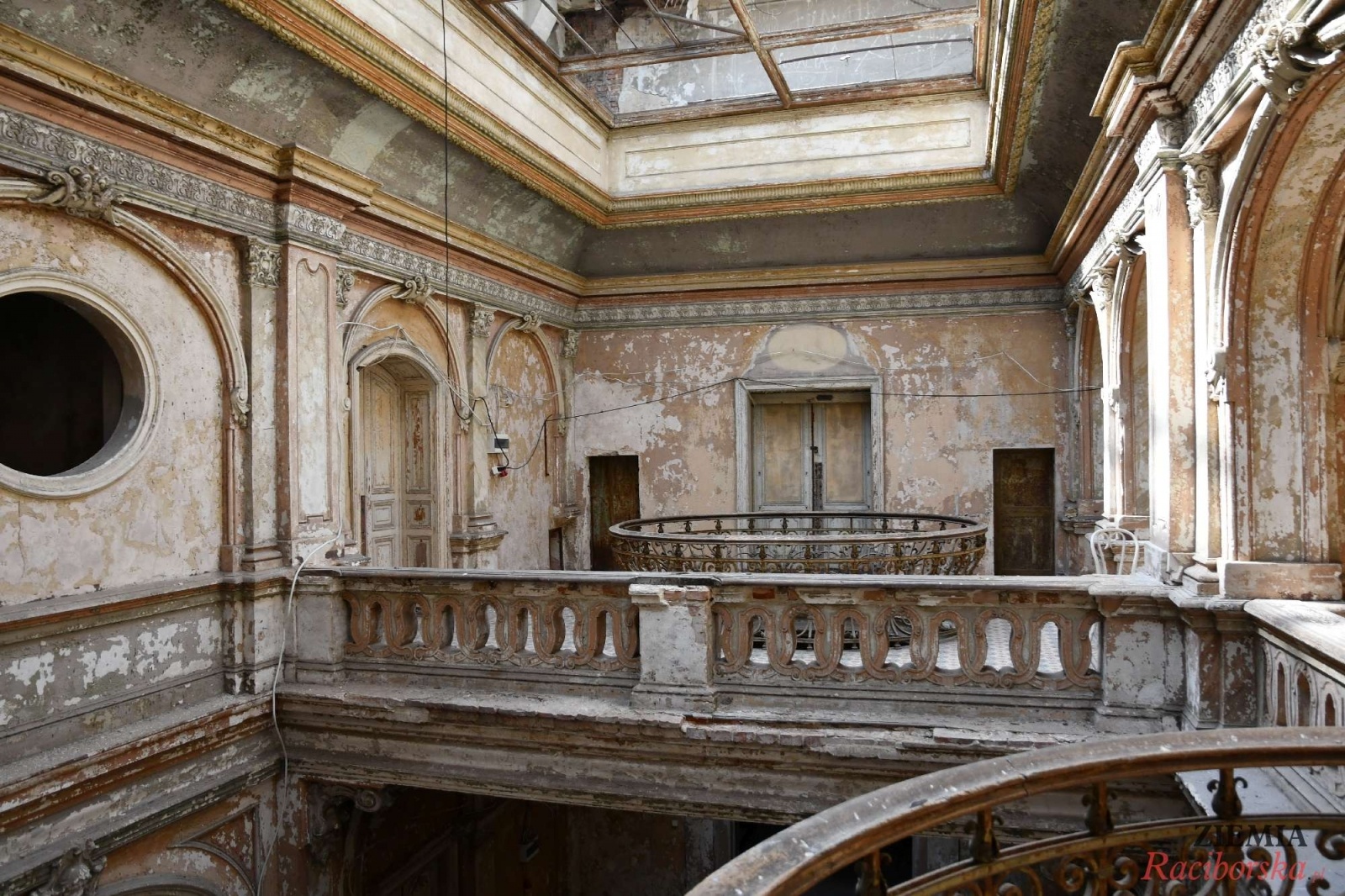 Zdjęcie w galerii na portalu naszraciborz.pl: Pałac w Krowiarkach wciąż skrywa wiele tajemnic [FOTO i WIDEO] wiadomości z regionu