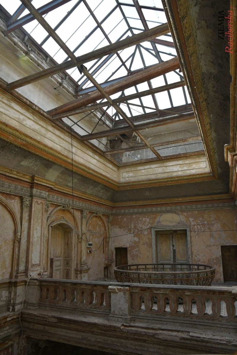 Zdjęcie w galerii na portalu naszraciborz.pl: Pałac w Krowiarkach wciąż skrywa wiele tajemnic [FOTO i WIDEO] wiadomości z regionu