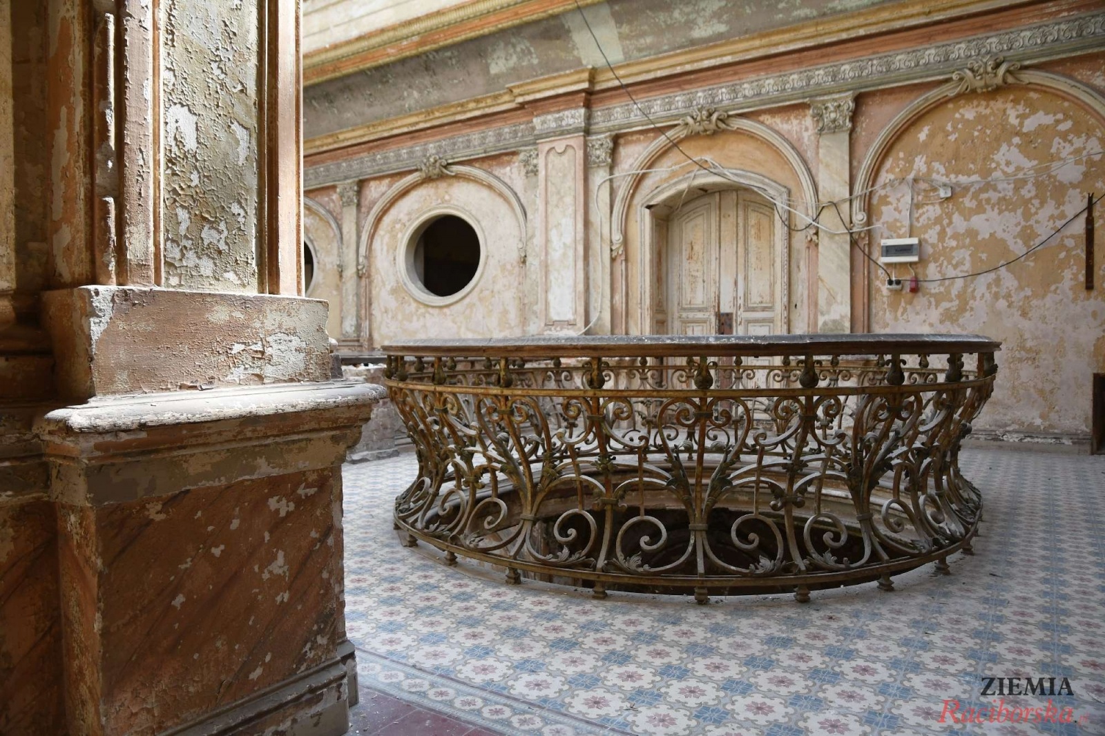 Zdjęcie w galerii na portalu naszraciborz.pl: Pałac w Krowiarkach wciąż skrywa wiele tajemnic [FOTO i WIDEO] wiadomości z regionu