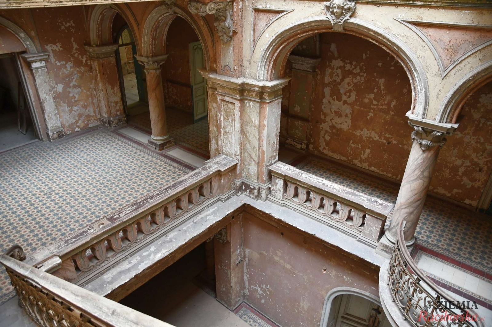 Zdjęcie w galerii na portalu naszraciborz.pl: Pałac w Krowiarkach wciąż skrywa wiele tajemnic [FOTO i WIDEO] wiadomości z regionu