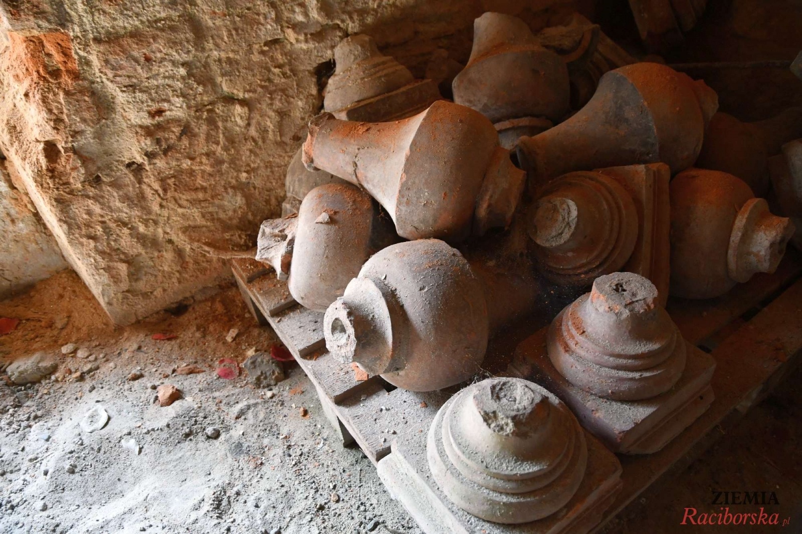 Zdjęcie w galerii na portalu naszraciborz.pl: Pałac w Krowiarkach wciąż skrywa wiele tajemnic [FOTO i WIDEO] wiadomości z regionu