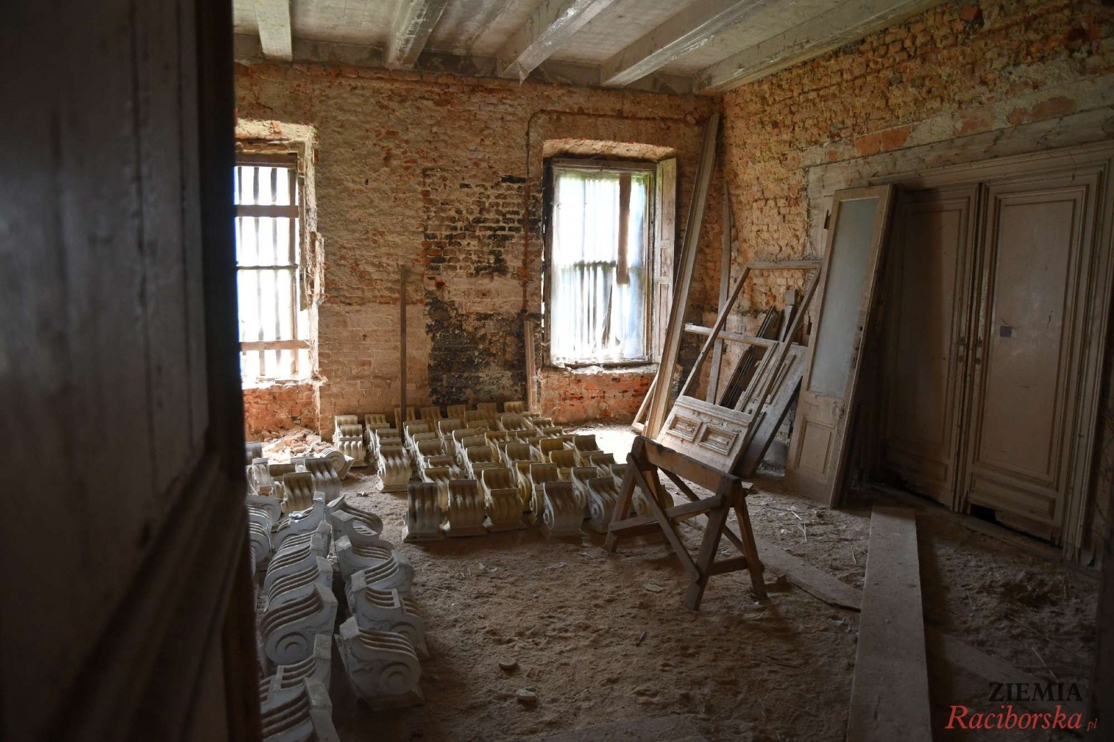 Zdjęcie w galerii na portalu naszraciborz.pl: Pałac w Krowiarkach wciąż skrywa wiele tajemnic [FOTO i WIDEO] wiadomości z regionu