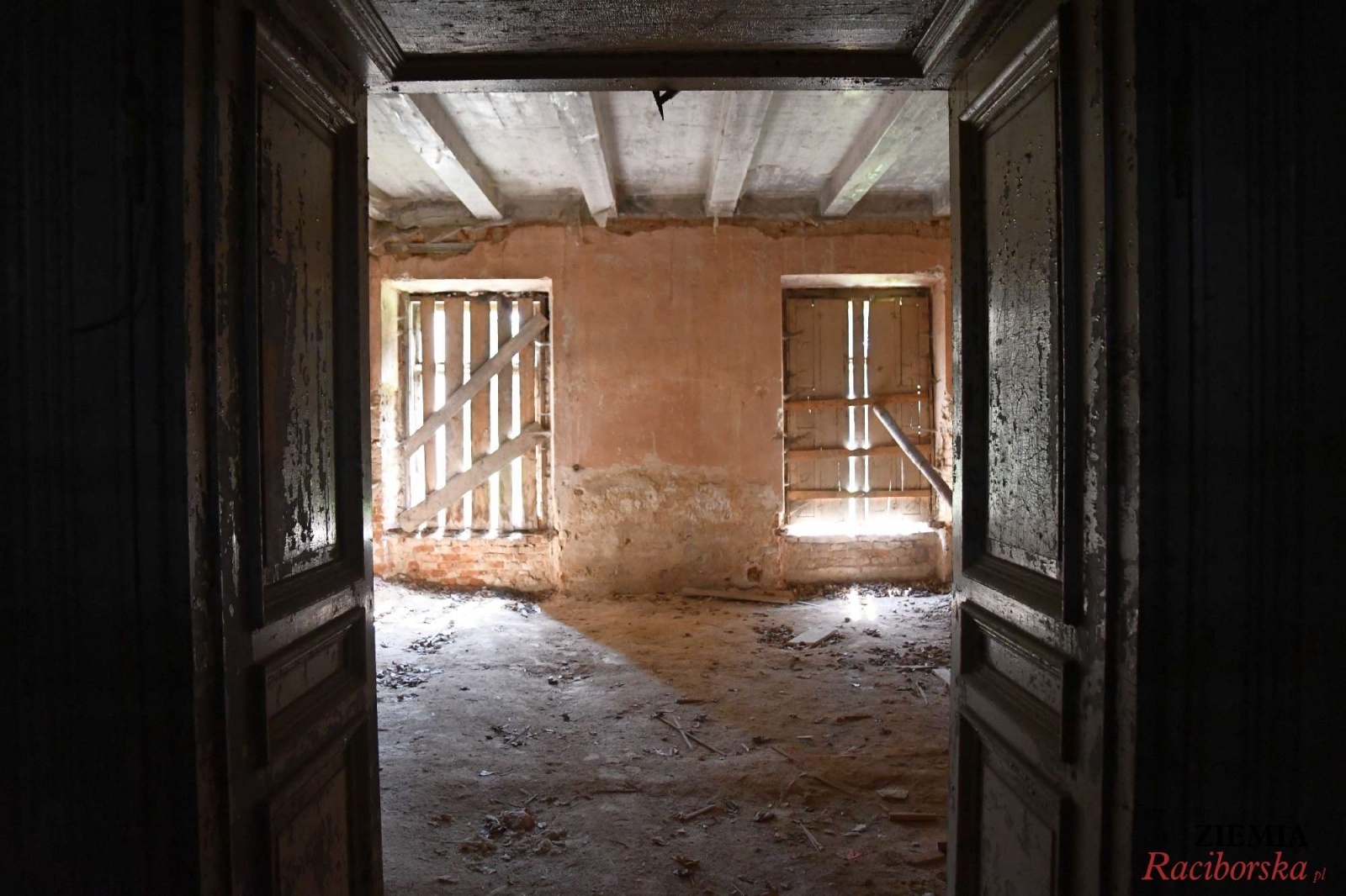 Zdjęcie w galerii na portalu naszraciborz.pl: Pałac w Krowiarkach wciąż skrywa wiele tajemnic [FOTO i WIDEO] wiadomości z regionu