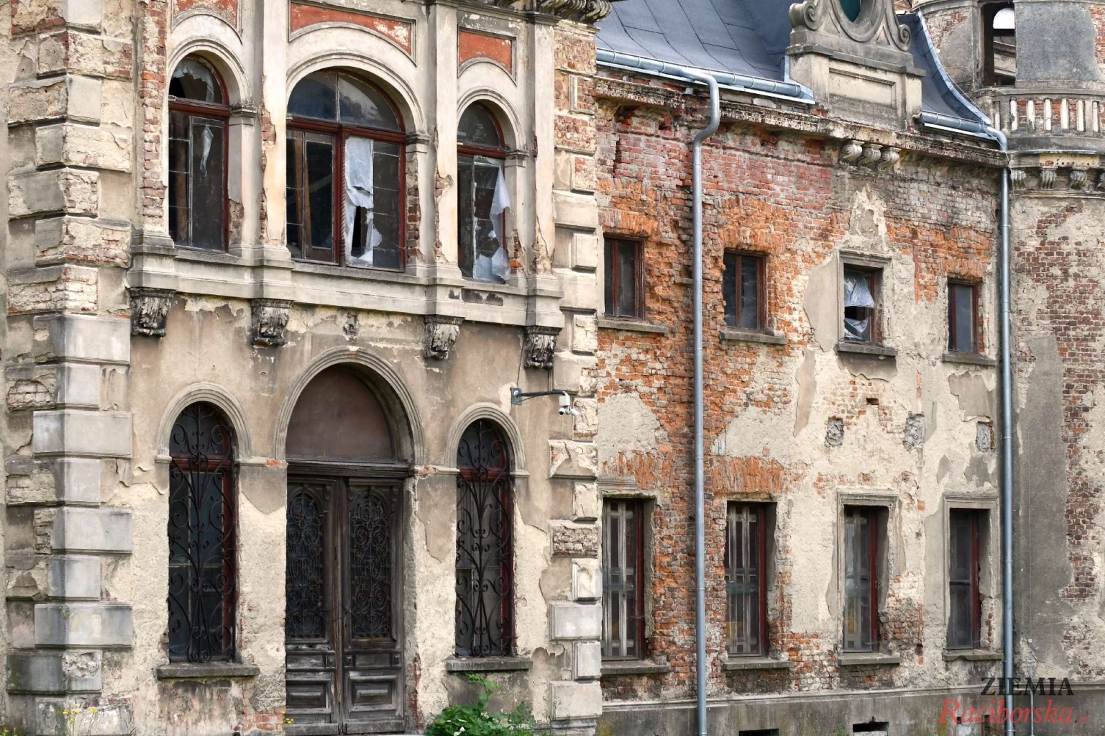 Zdjęcie w galerii na portalu naszraciborz.pl: Pałac w Krowiarkach wciąż skrywa wiele tajemnic [FOTO i WIDEO] wiadomości z regionu