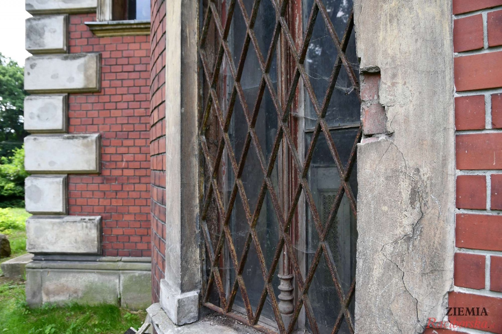 Zdjęcie w galerii na portalu naszraciborz.pl: Pałac w Krowiarkach wciąż skrywa wiele tajemnic [FOTO i WIDEO] wiadomości z regionu