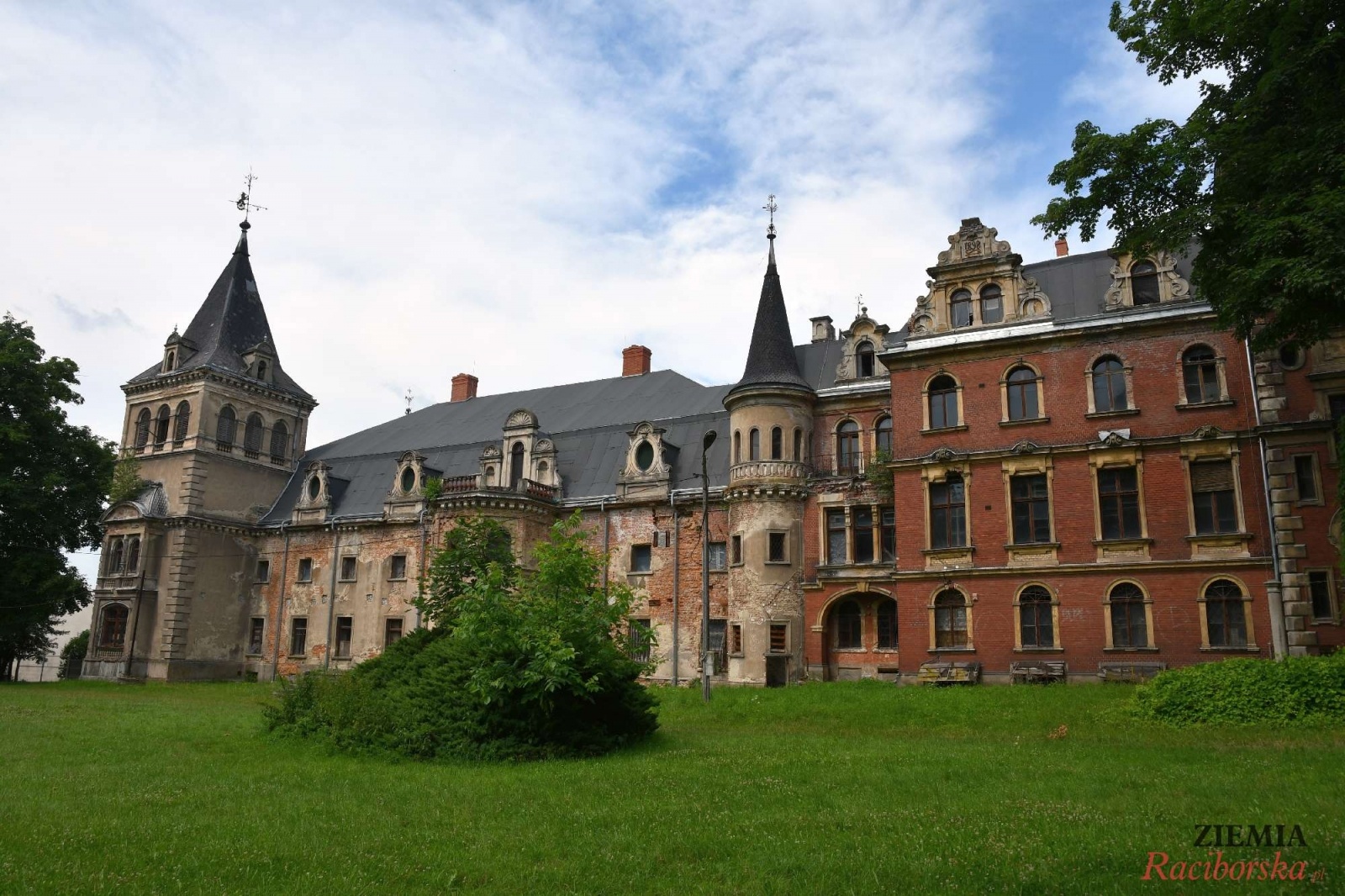 Zdjęcie w galerii na portalu naszraciborz.pl: Pałac w Krowiarkach wciąż skrywa wiele tajemnic [FOTO i WIDEO] wiadomości z regionu
