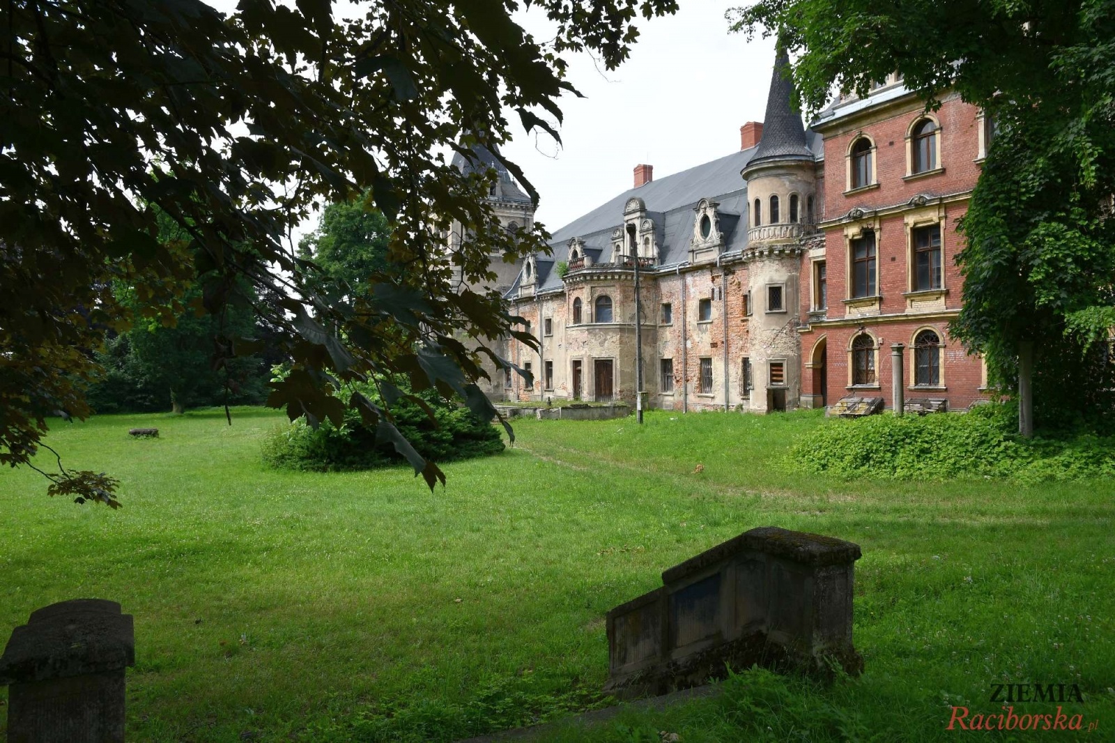 Zdjęcie w galerii na portalu naszraciborz.pl: Pałac w Krowiarkach wciąż skrywa wiele tajemnic [FOTO i WIDEO] wiadomości z regionu